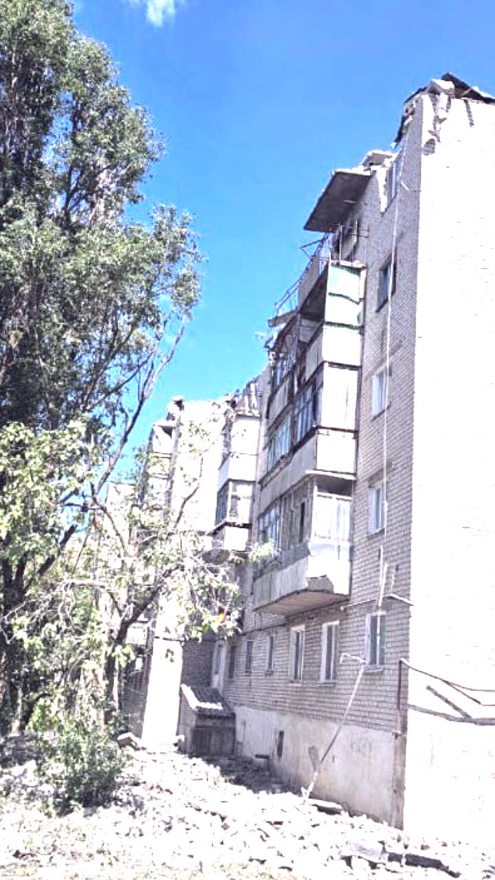 Спасены люди и собака из-под завалов пятиэтажки в Токмаке