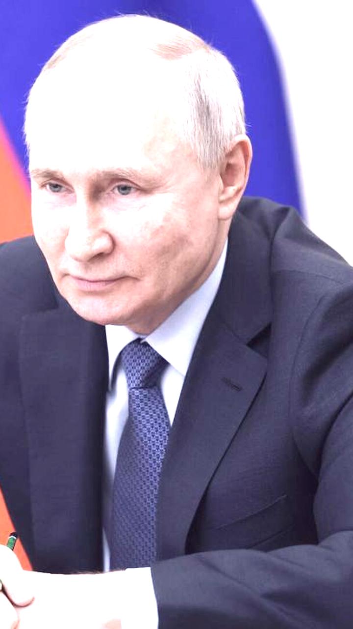 Владимир Путин поручил перевести Высшую аттестационную комиссию под эгиду РАН