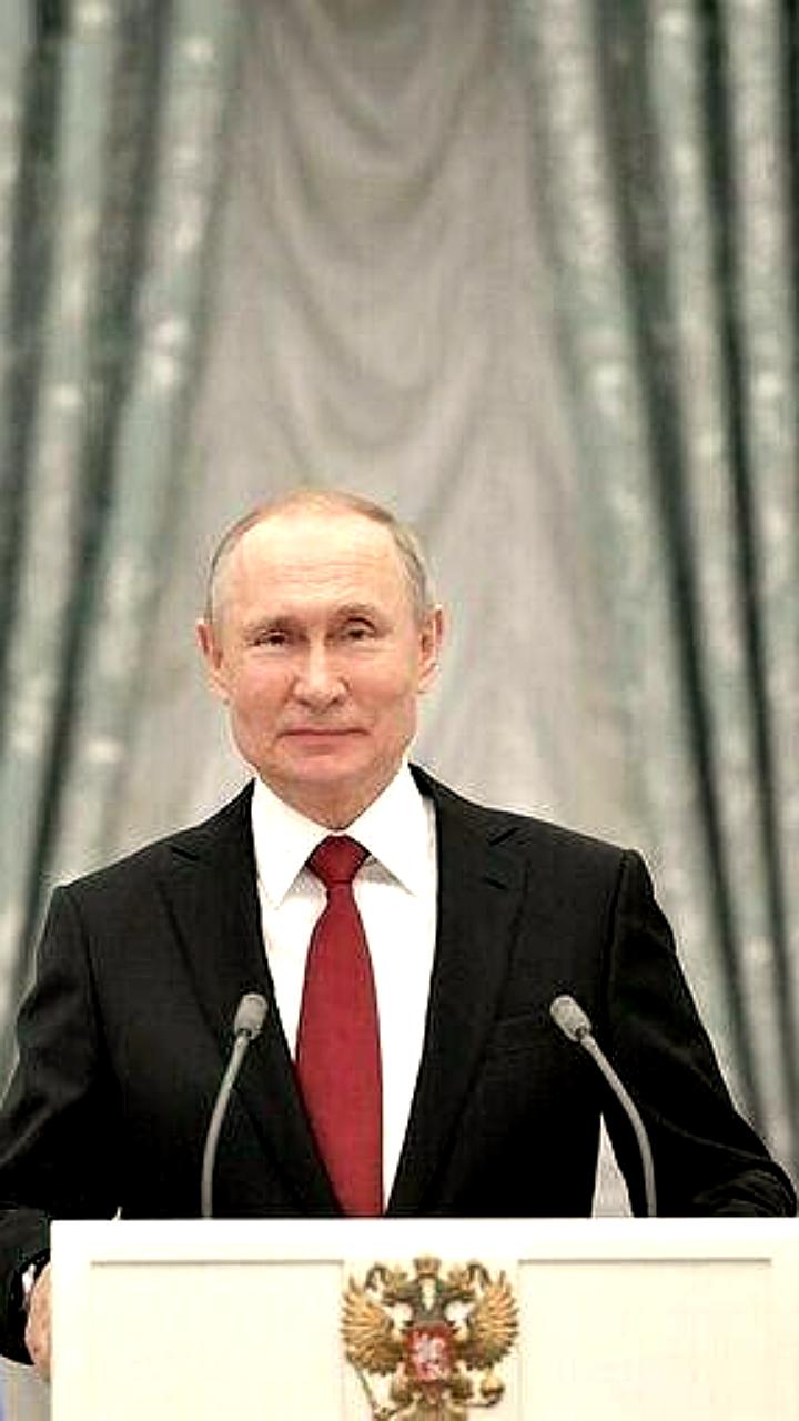 Президент России Владимир Путин вручит высшие государственные награды в Кремле