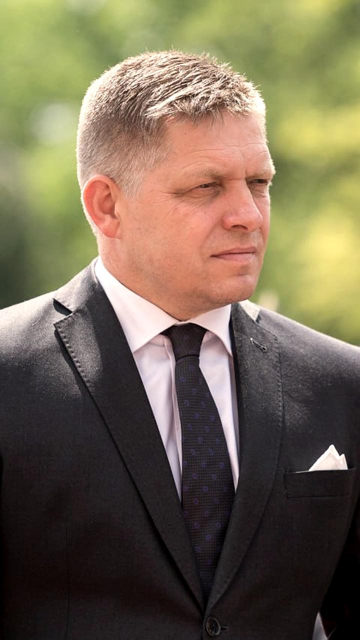 Премьер-министра Словакии Роберта Фицо выписали из больницы после покушения