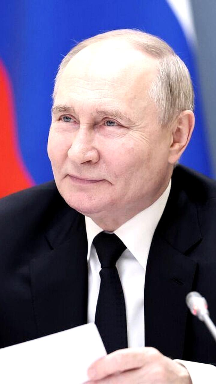 Путин приветствует участников форума-фестиваля 'Арктика. Лед тронулся'