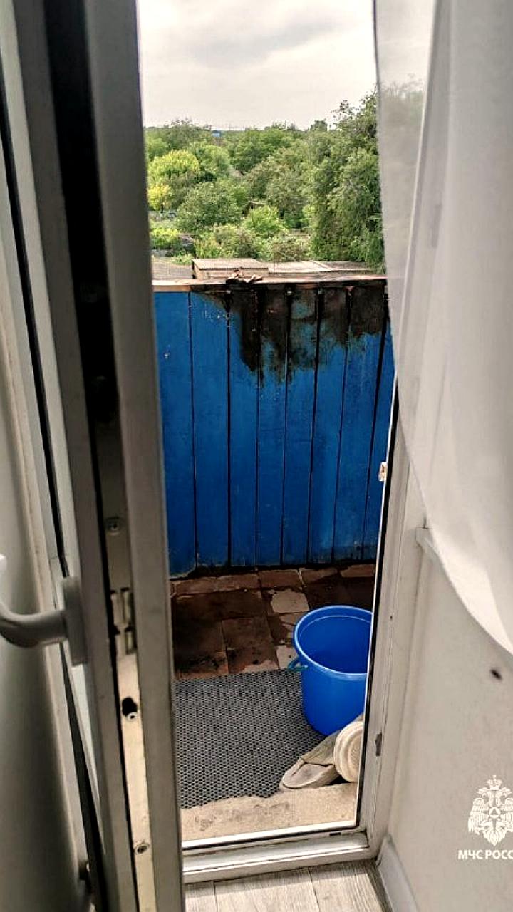 В Пролетарске девочка случайно поджогла балкон соседей, играя с огнем