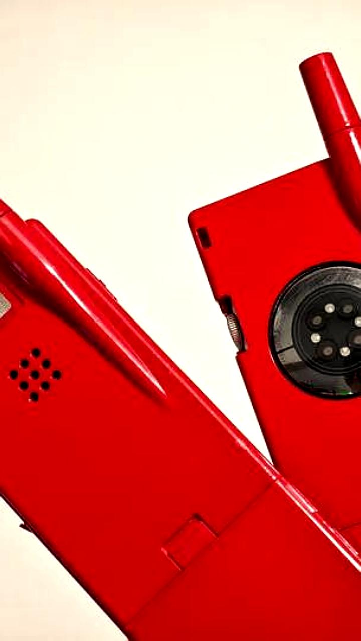 Японцы создали чехол для Apple Watch, превращающий их в ретро-телефон