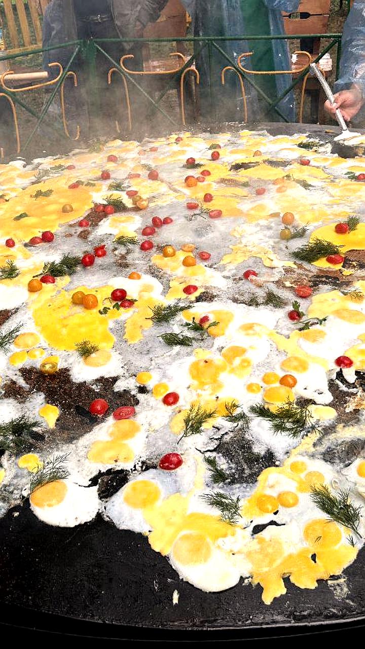 В Чишмах на сабантуе пожарили самую большую в Башкирии яичницу