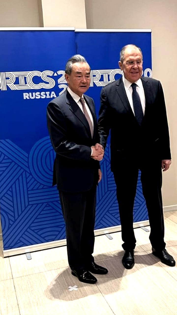 Лавров поблагодарил Ван И за решение Китая не участвовать в швейцарской встрече по Украине