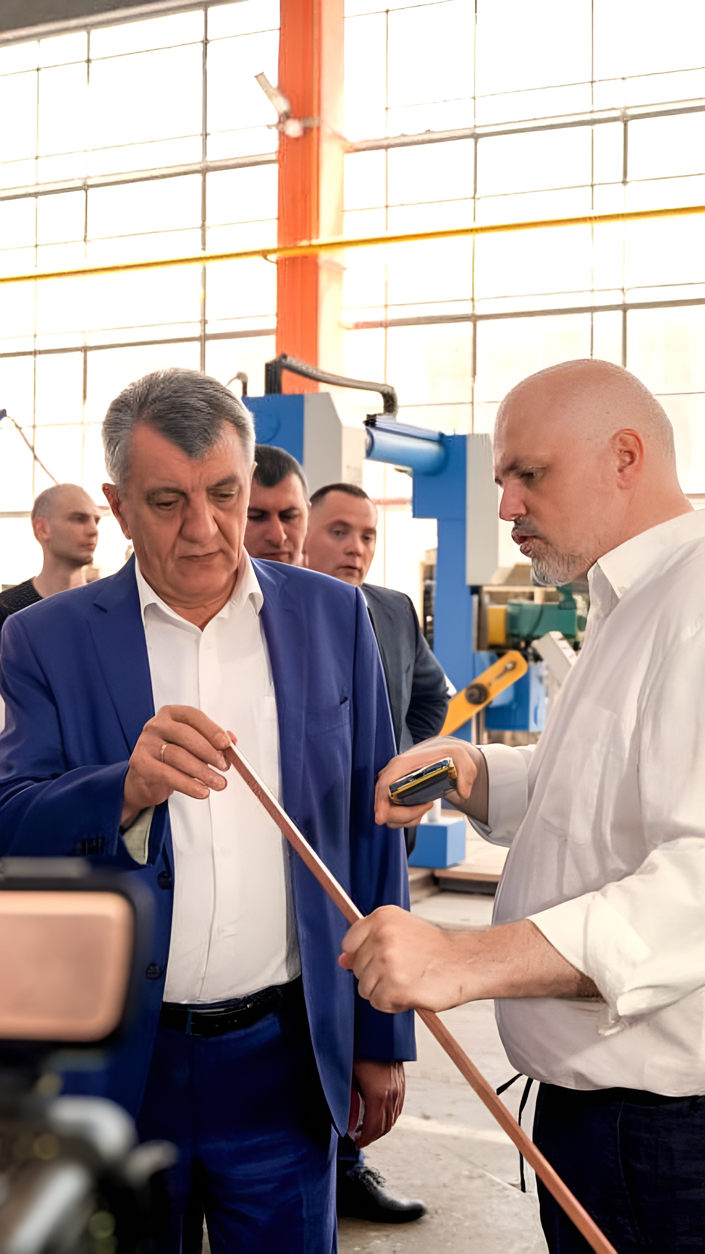 Сергей Меняйло посетил ПАО «Кристалл» и узнал о технологии производства уникального полого проводника