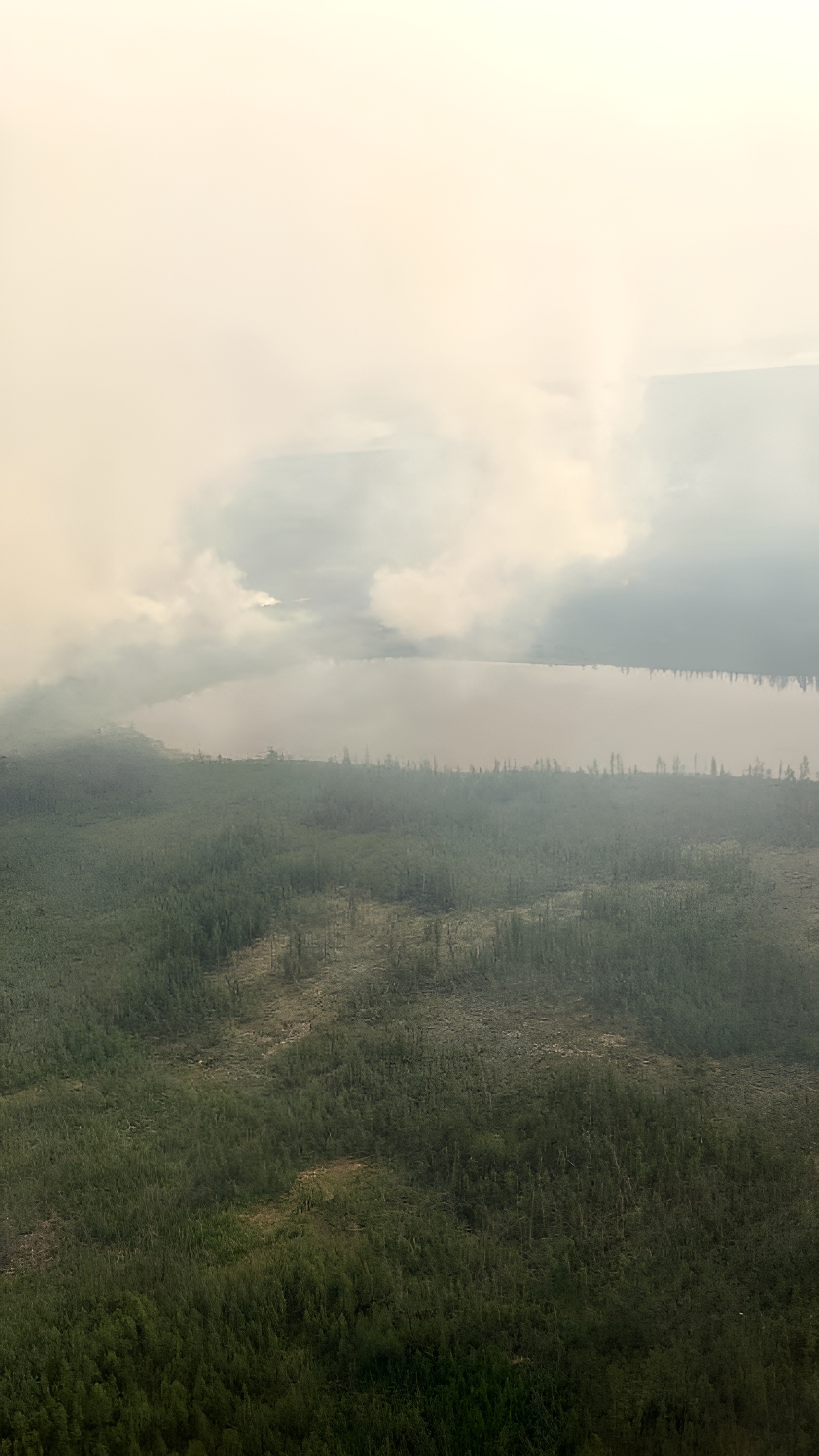 Пожар в Среднеколымском улусе Якутии: вертолеты сбросили 111 тонн воды