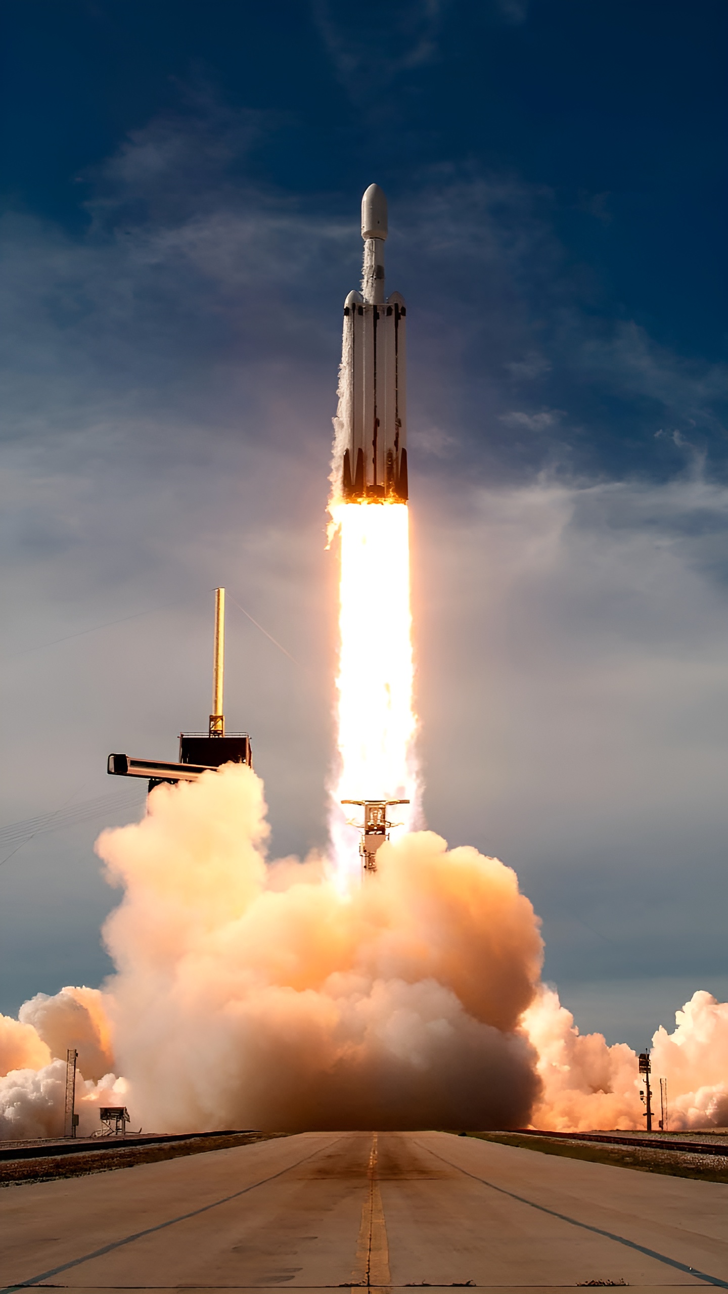 SpaceX успешно запустила ракету Falcon Heavy и развернула спутник GOES-U
