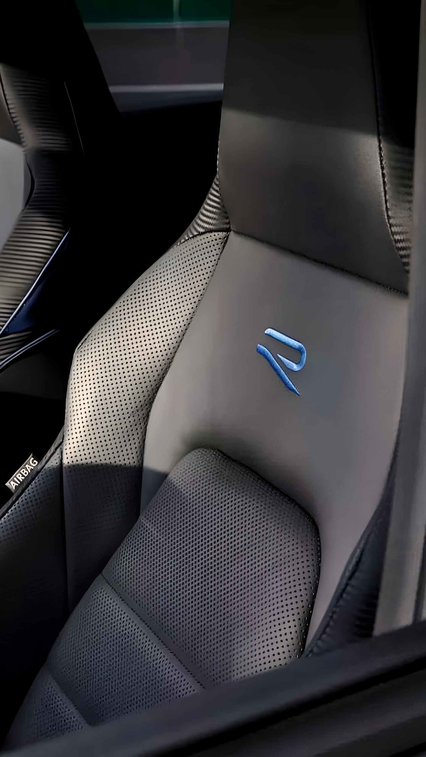 Volkswagen Golf R обновился: мощность увеличена до 333 л.с. и разгон до 100 км/ч за 4,6 секунды