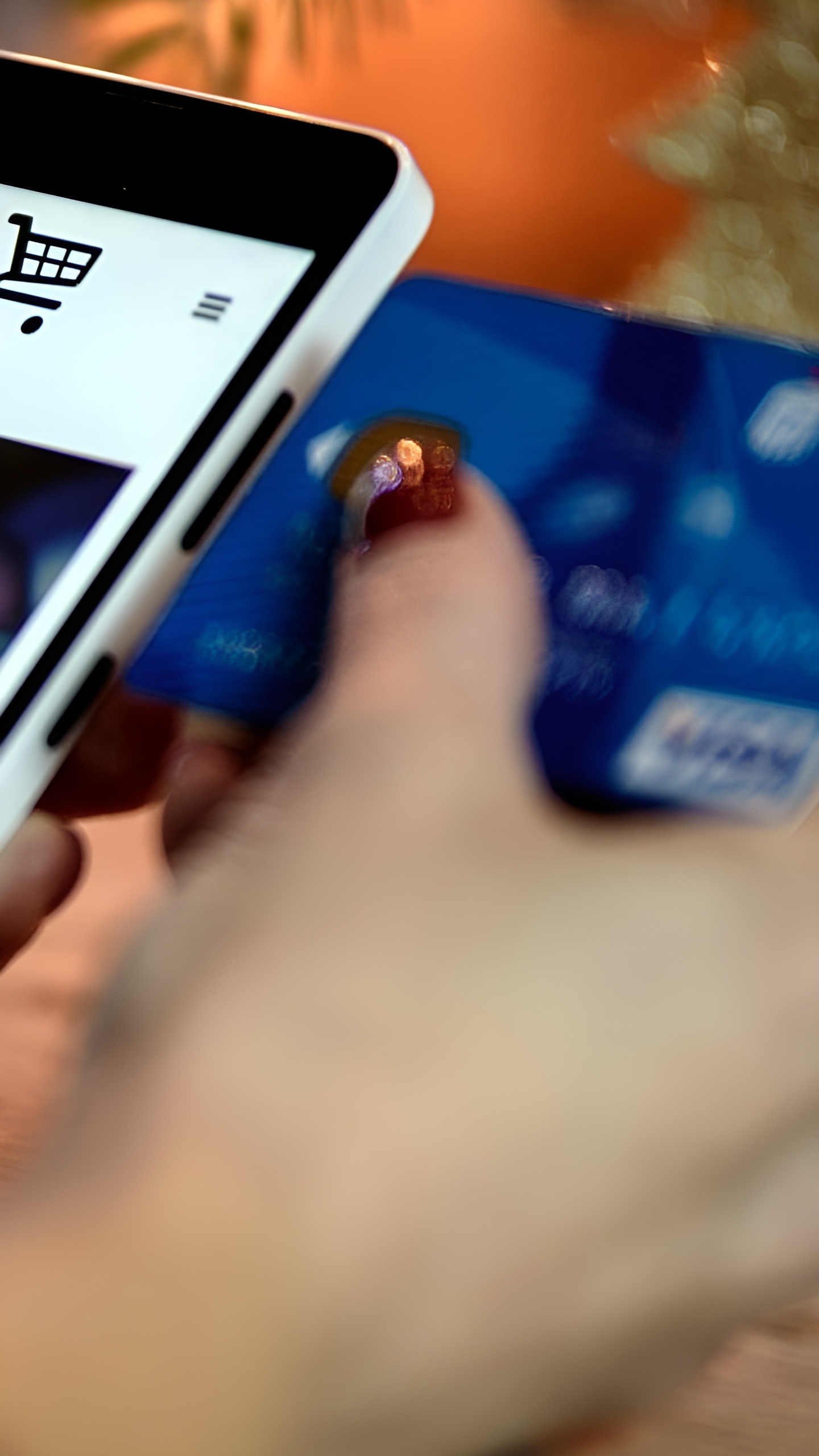 Маркетплейсы стали главным каналом продаж смартфонов в России