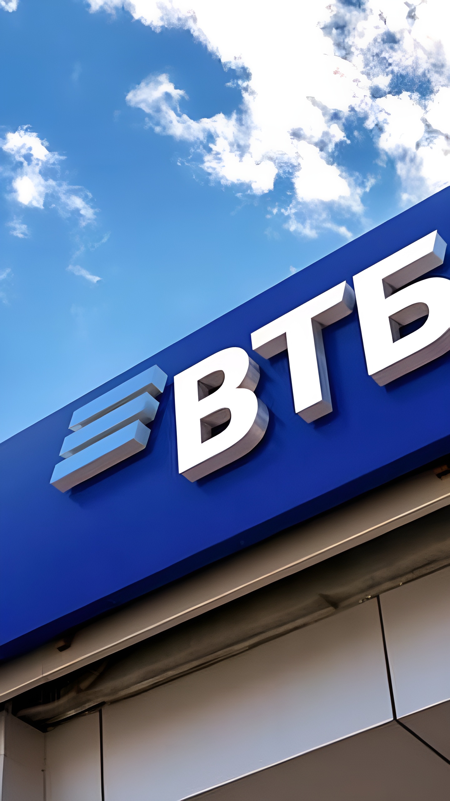 ВТБ переходит на отечественную платформу Basis Workplace
