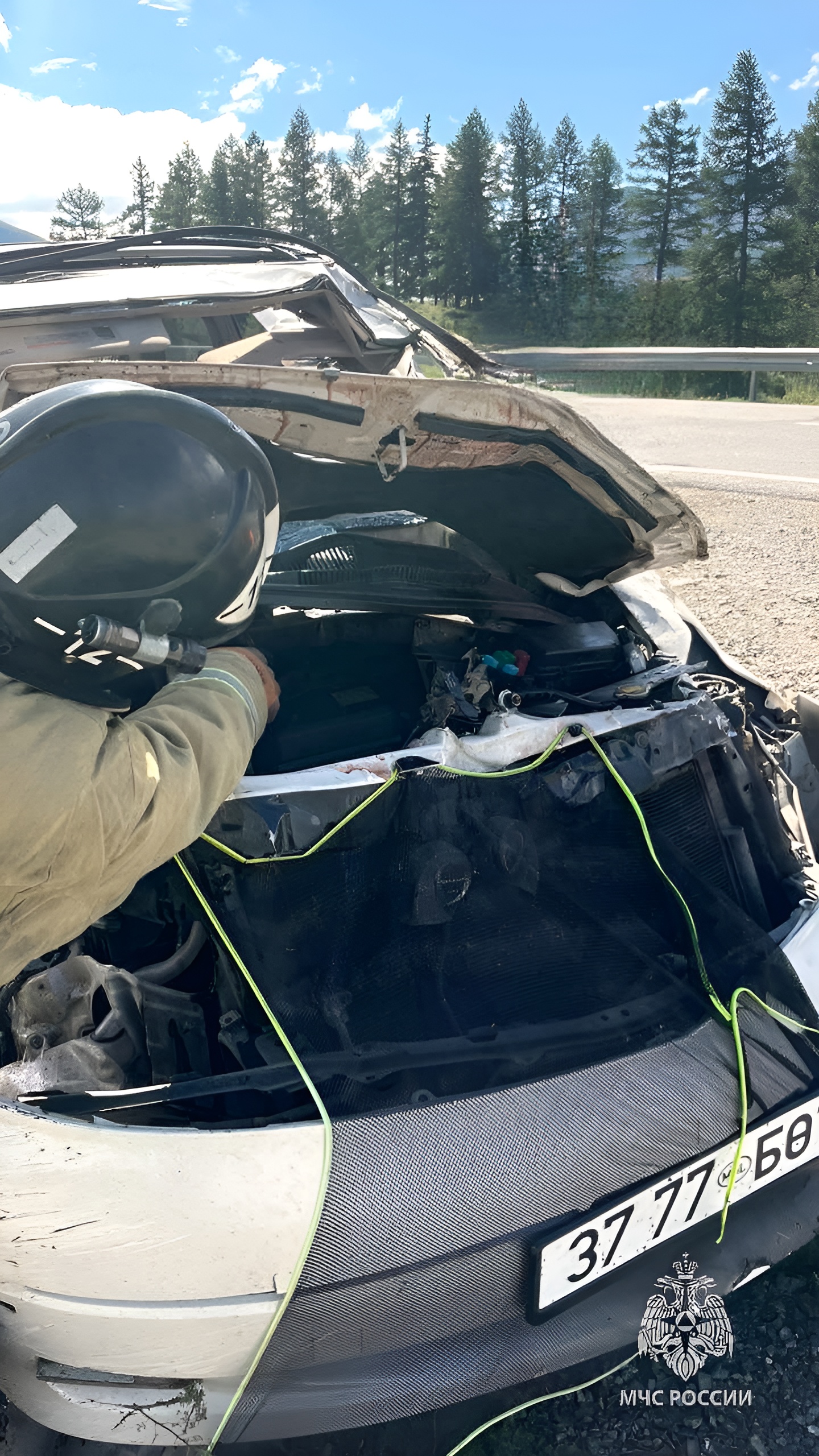 Трое граждан Монголии погибли при опрокидывании автобуса на Алтае