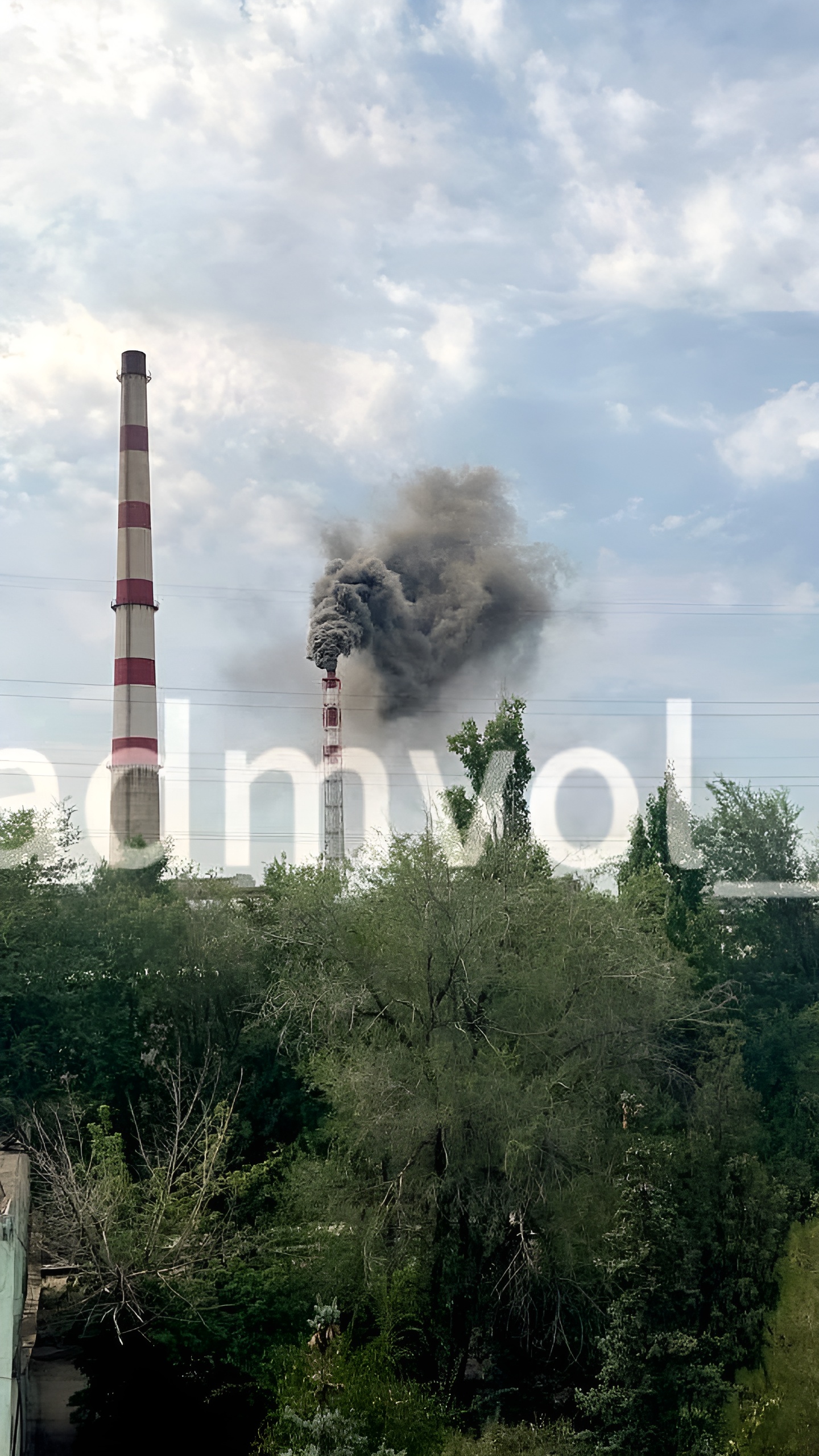 Пожар на абразивном заводе в Волжском: сильное задымление, виновные будут установлены