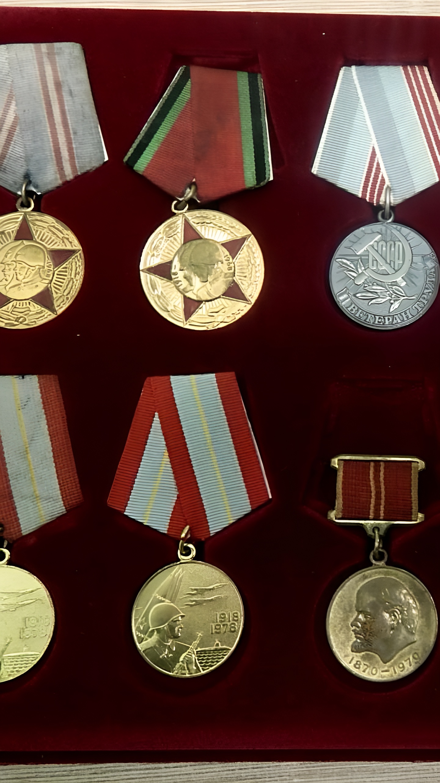 Таможня Ленобласти пресекла вывоз советских медалей