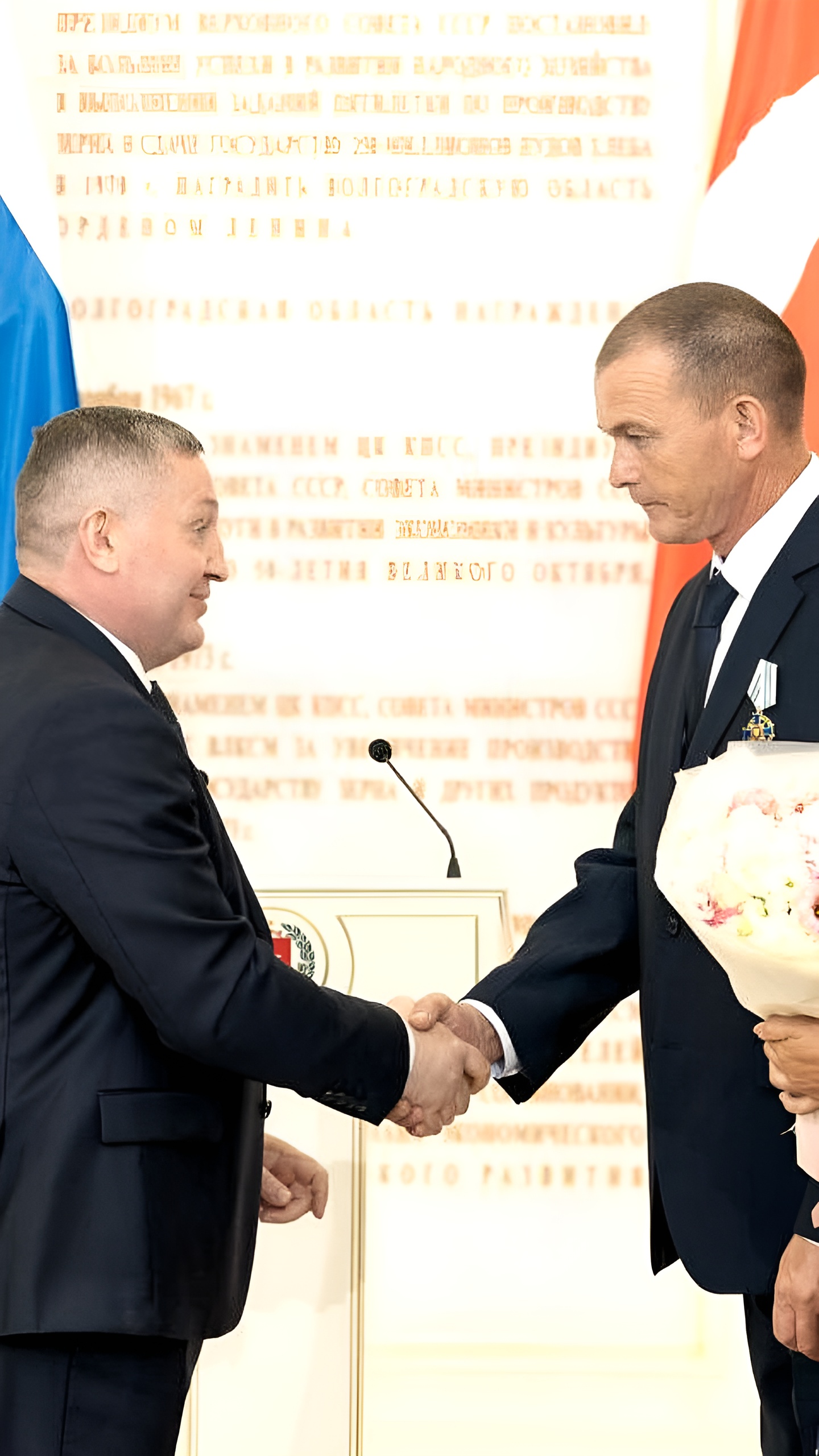 Губернатор Волгоградской области вручил награды 20 жителям региона, включая многодетные семьи