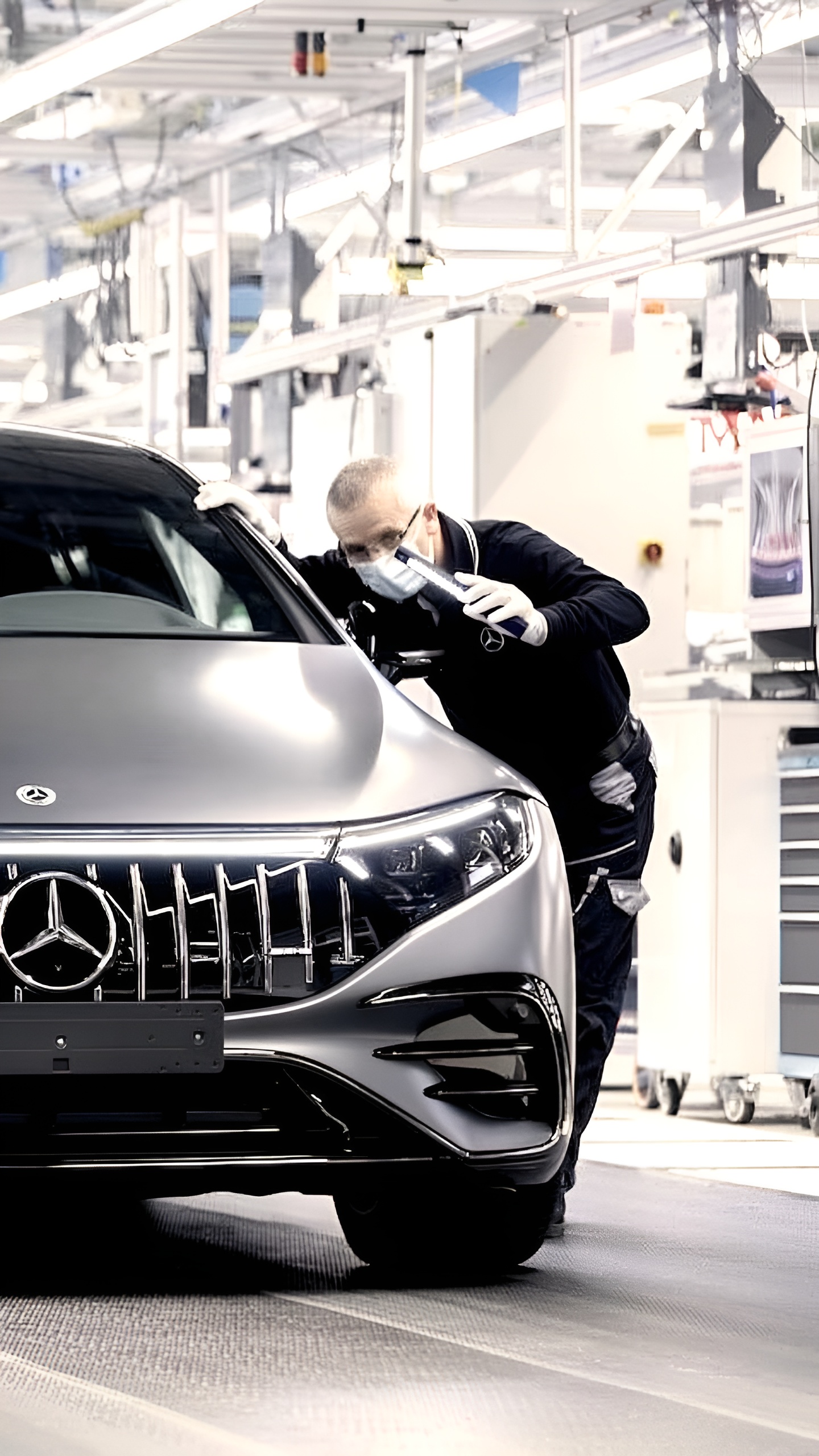 Mercedes-Benz сокращает производство S-Class и EQS из-за снижения продаж