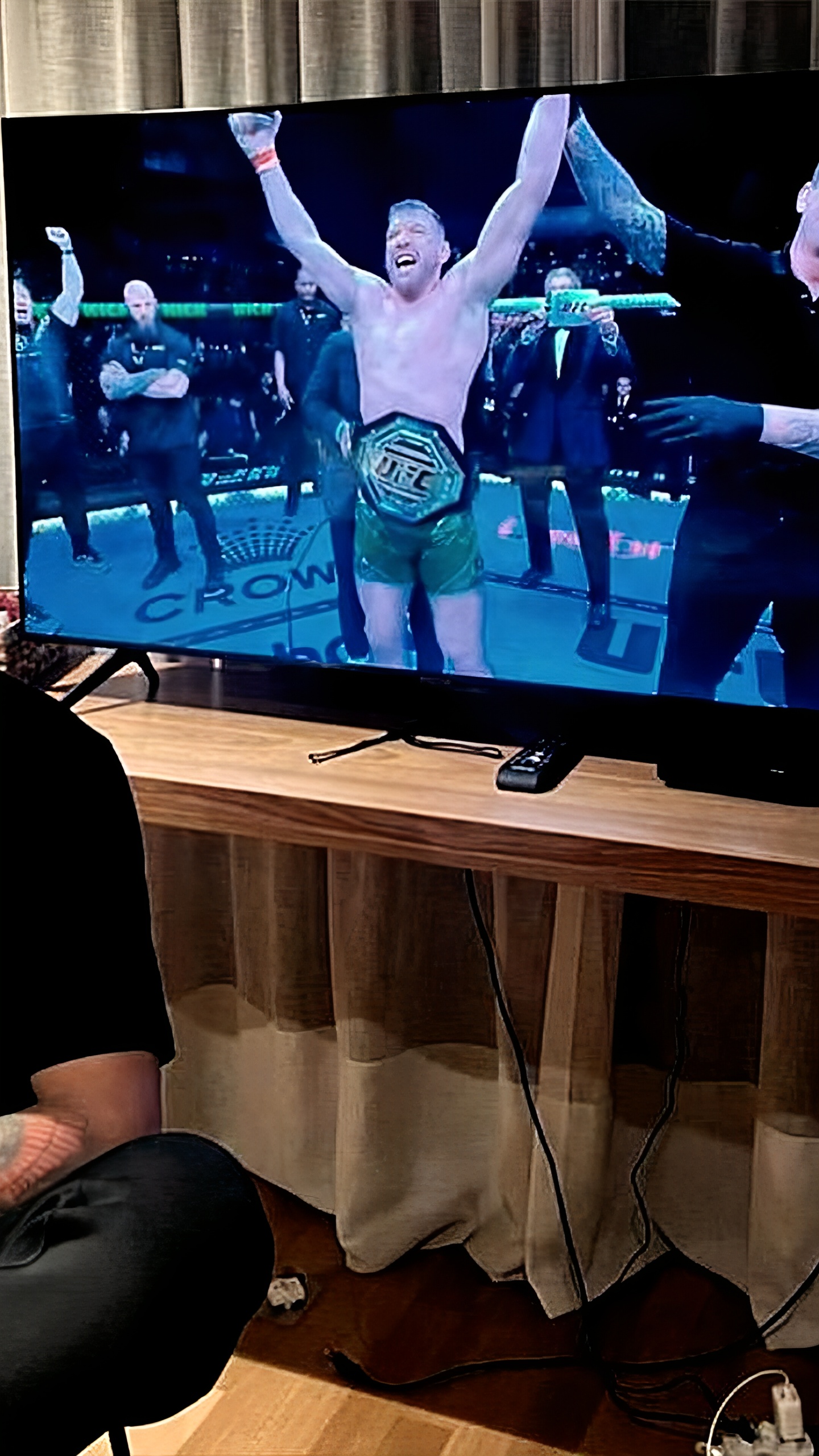 UFC 305 в Перте: Титульный бой Дю Плесси против Адесаньи