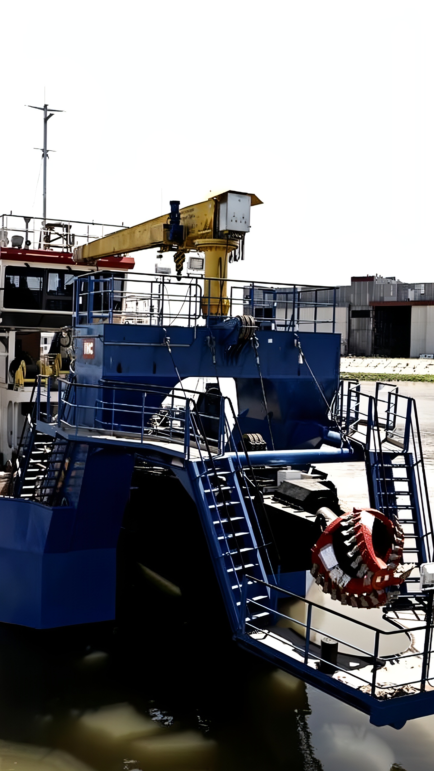 Земснаряд 'Лотос-3' успешно прошел приемку и готов к работе в Двинско-Печорском бассейне