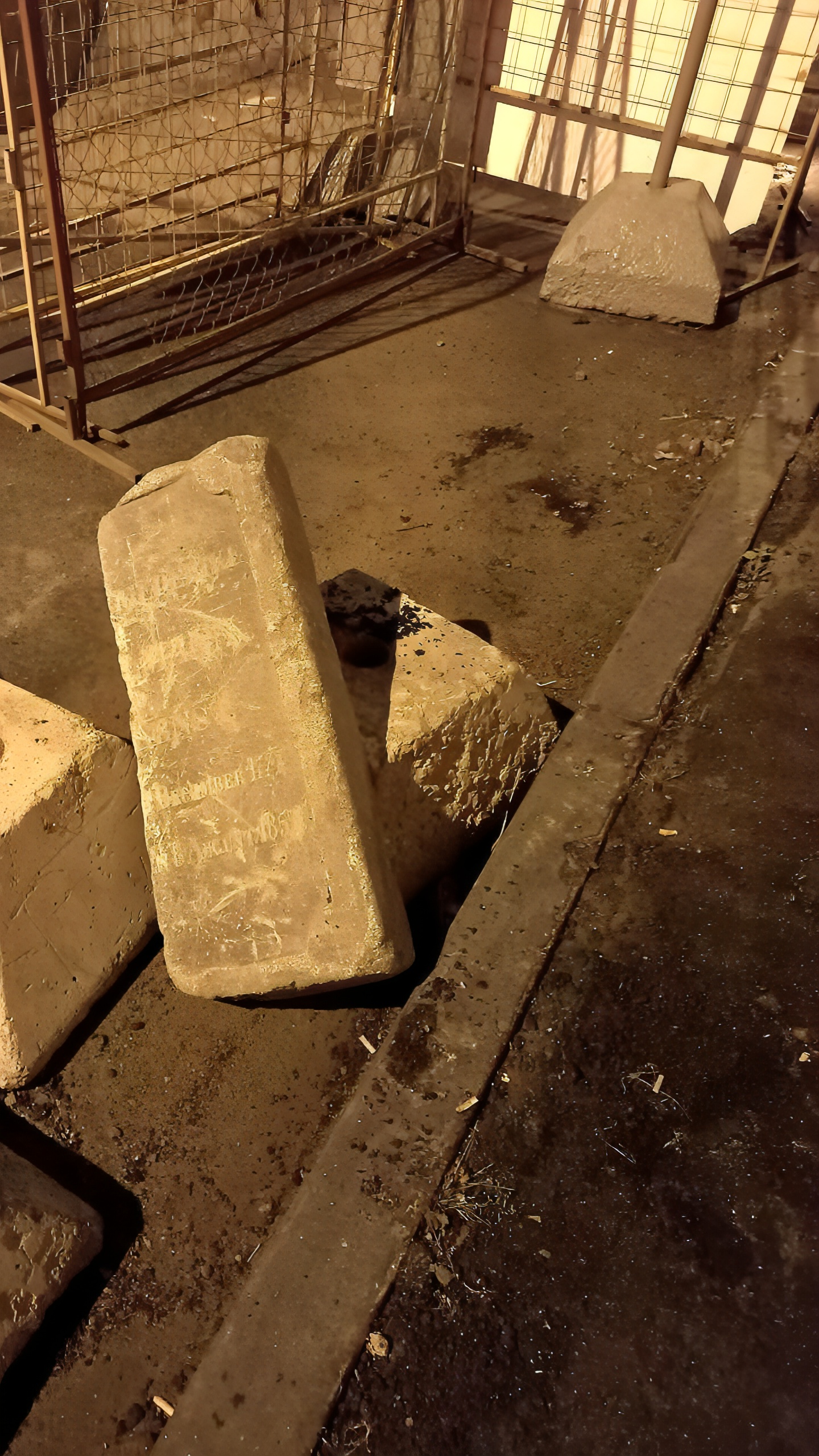 Обнаружение женского надгробия XIX века у Мариинского театра