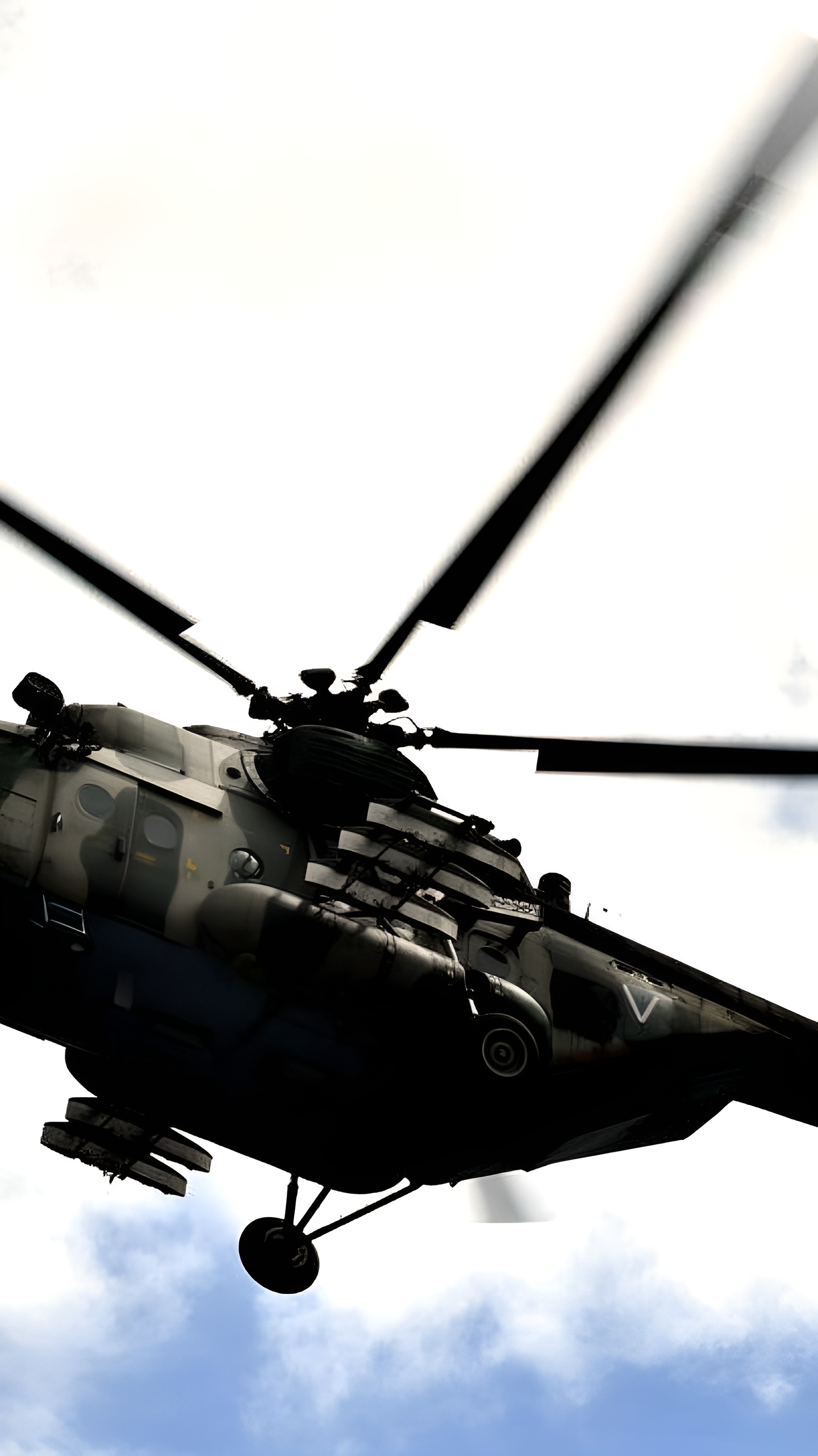 На Камчатке пропал вертолёт Ми-8 с тремя членами экипажа