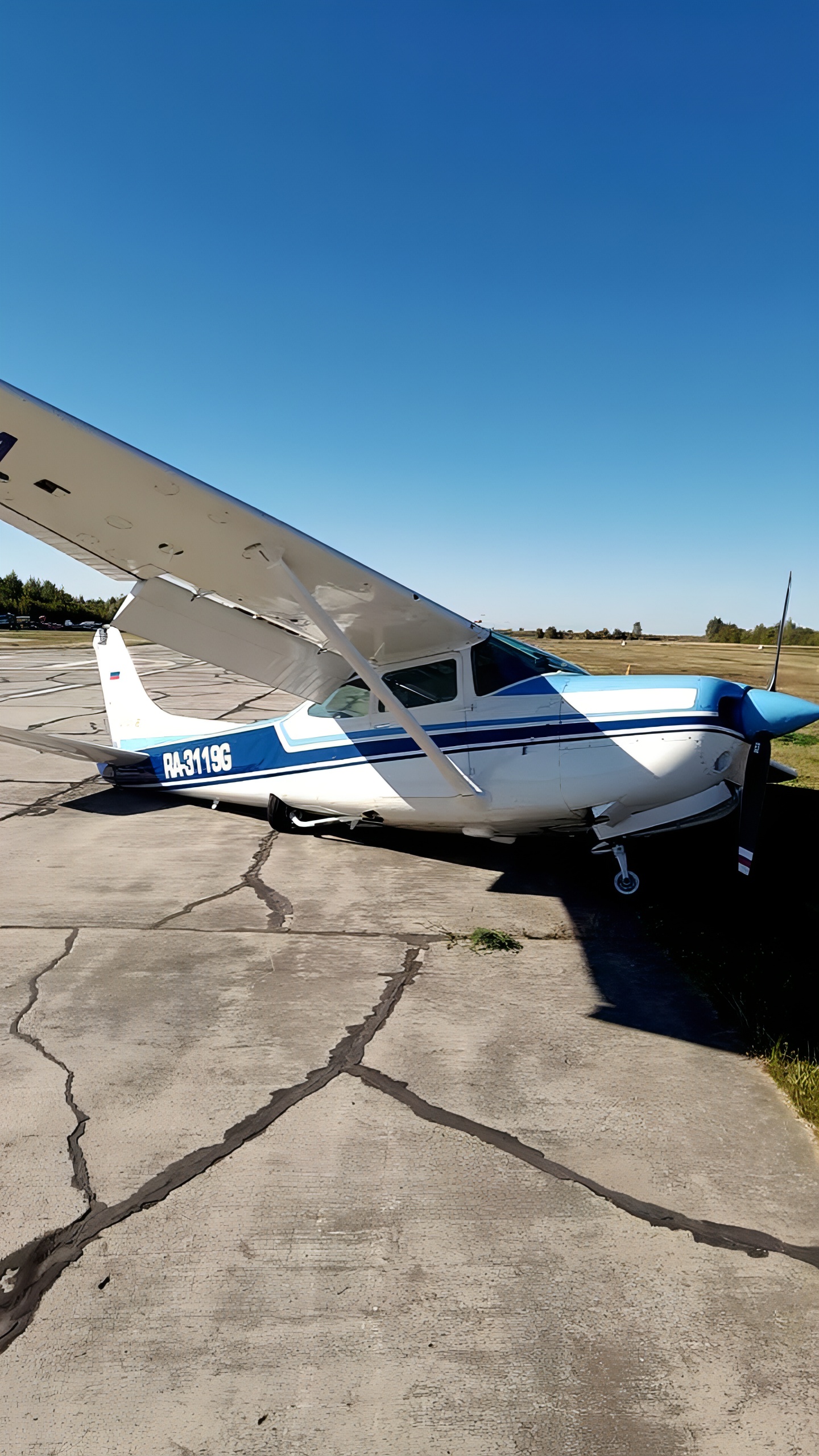 Самолет Cessna совершил аварийную посадку в Воскресенске из-за задымления кабины