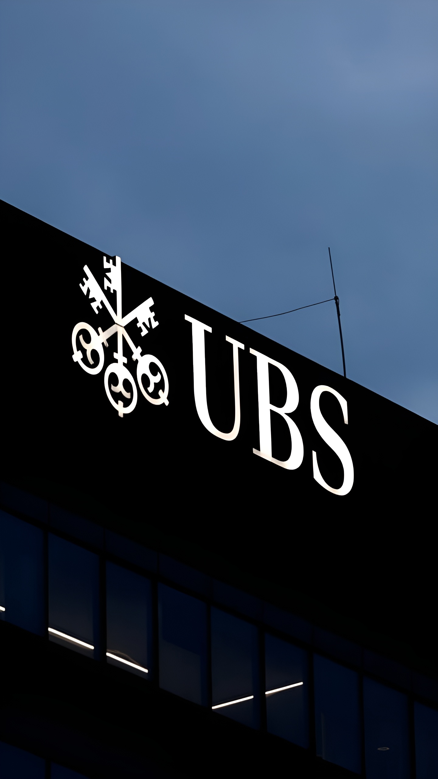 Арбитражный суд Москвы взыскал с UBS AG более 10 млн евро в пользу Газэнергобанка