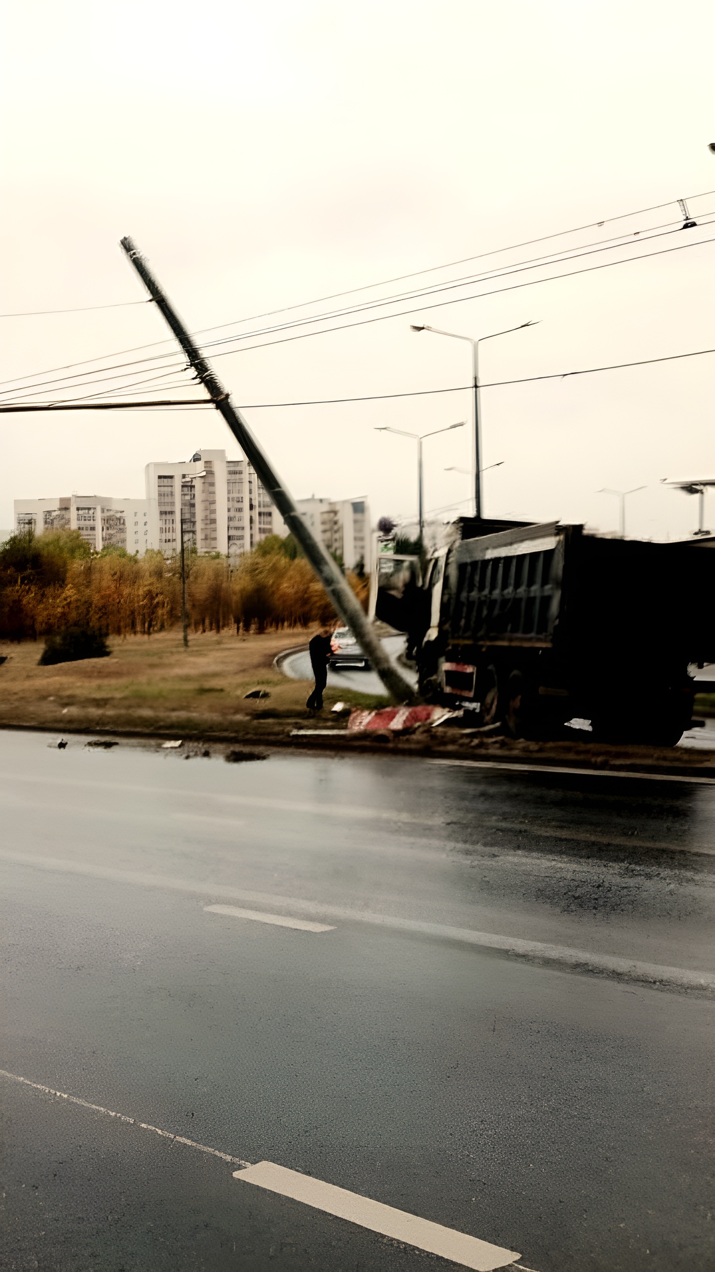 Авария грузовика в Казани приостановила движение общественного транспорта