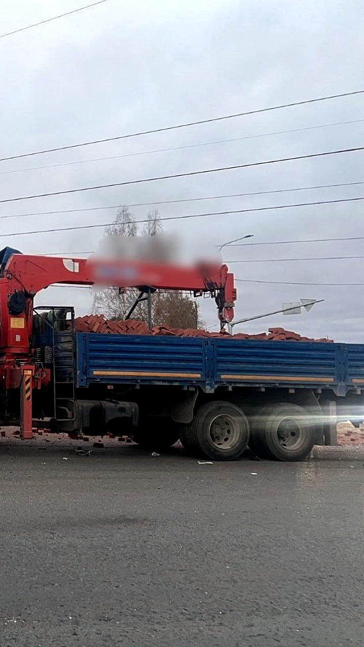 ДТП с участием грузовиков в Ижевске и Череповце: две трагедии с жертвами