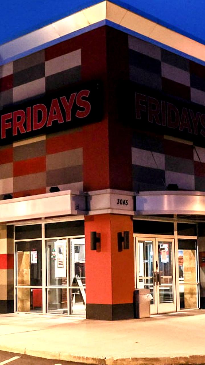 Сеть ресторанов TGI Fridays подала заявление о банкротстве и закрыла 50 заведений