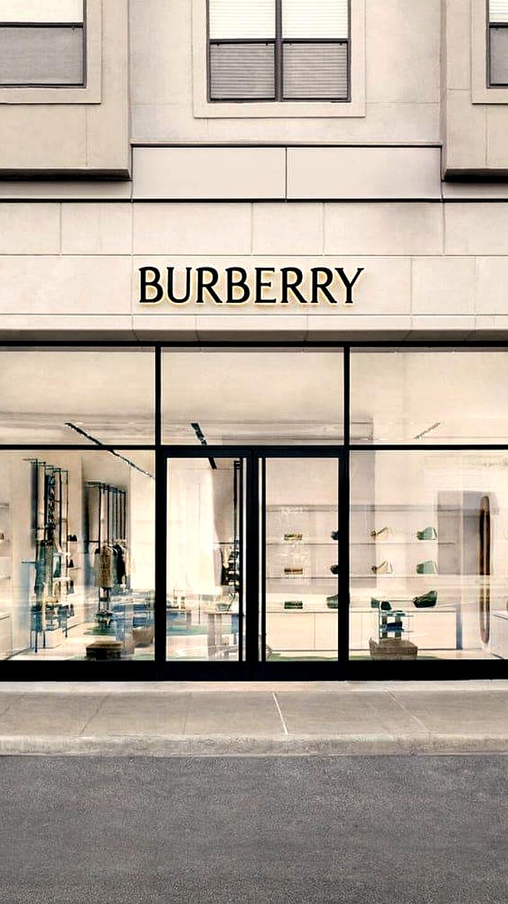 Moncler рассматривает покупку Burberry с поддержкой LVMH