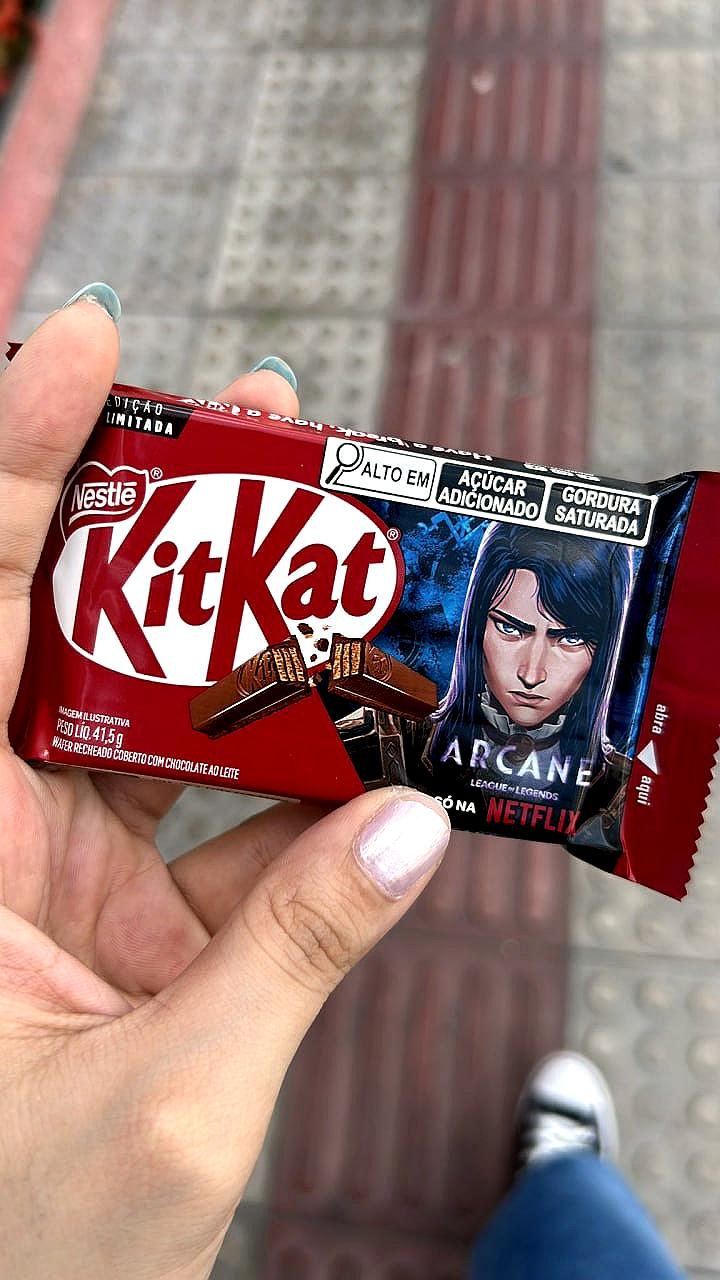 KitKat запускает лимитированную серию шоколадок с героями «Arcane» в Бразилии