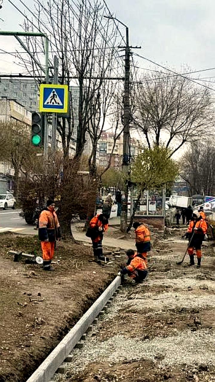 Завершен ремонт тротуара на улице Русской во Владивостоке, начаты работы на новом участке