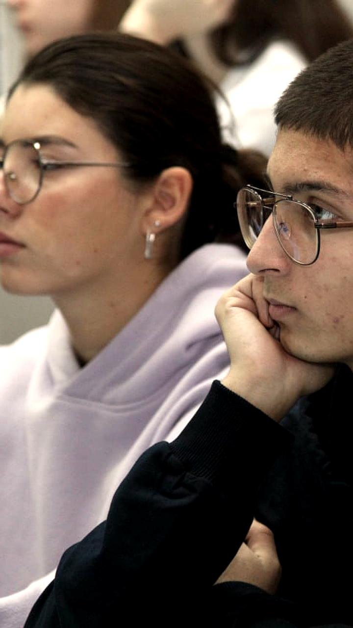 В Геническе прошла лекция о безопасности в интернете для школьников