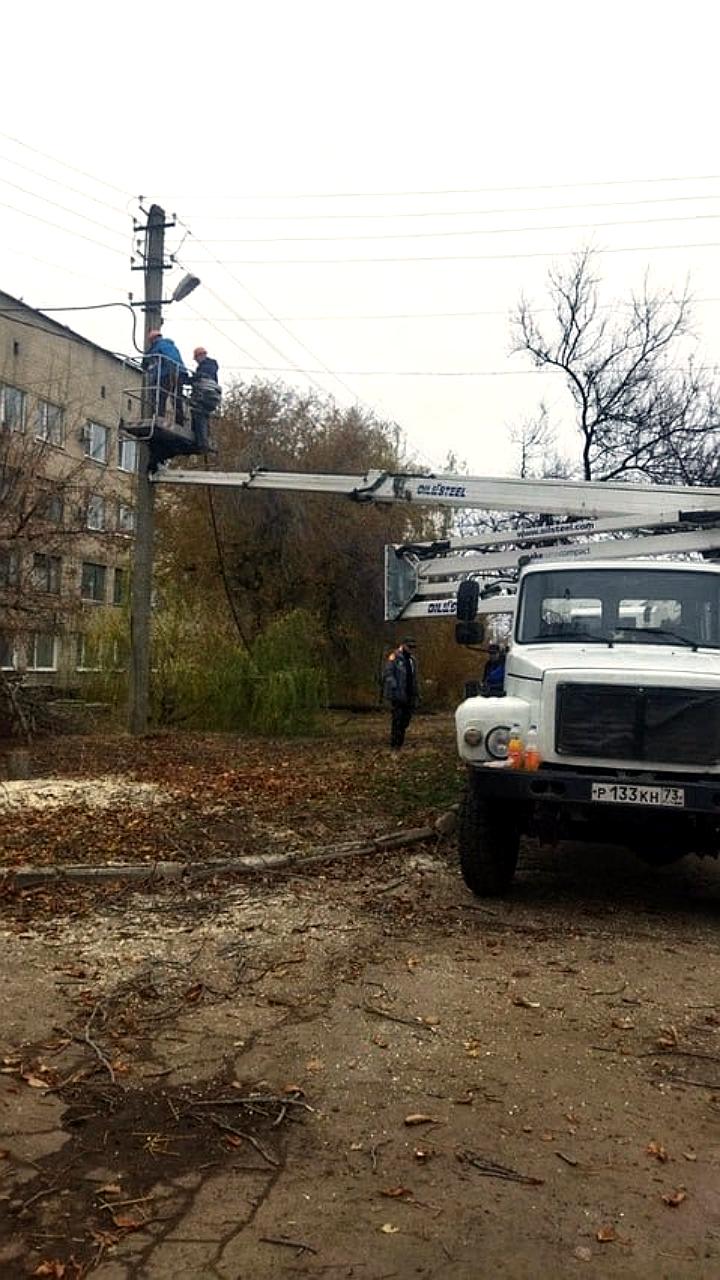 Энергетики восстанавливают электроснабжение в Ленобласти после шторма