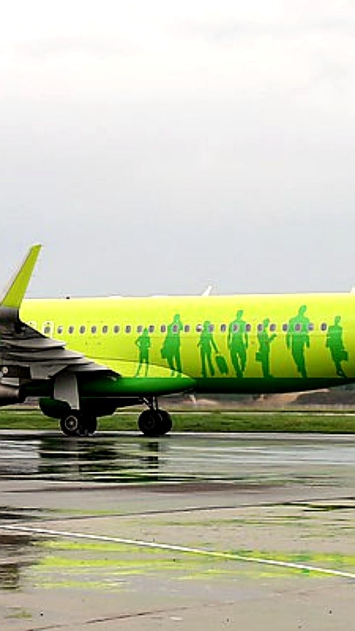 Самолет S7 Airlines совершил экстренную посадку в Петербурге из-за болезни пассажира