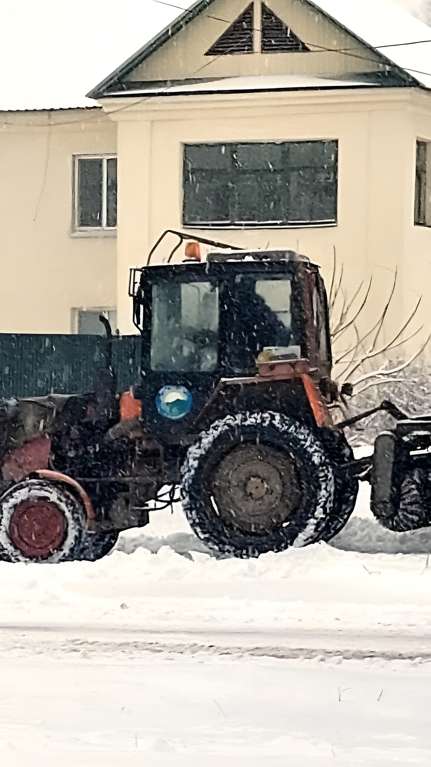 Омск продолжает борьбу со снегом и наледью: убрано 4500 кубометров снега