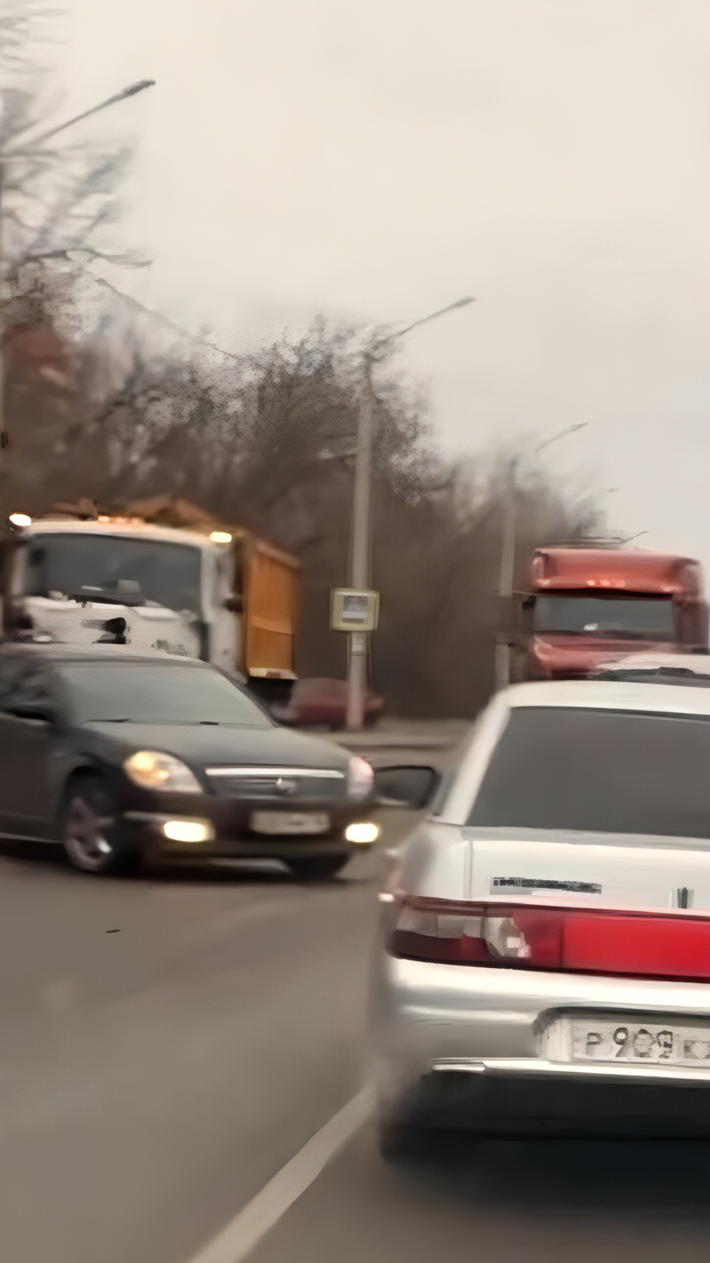 В Новомосковске пьяный водитель BMW врезался в столб, пострадали трое