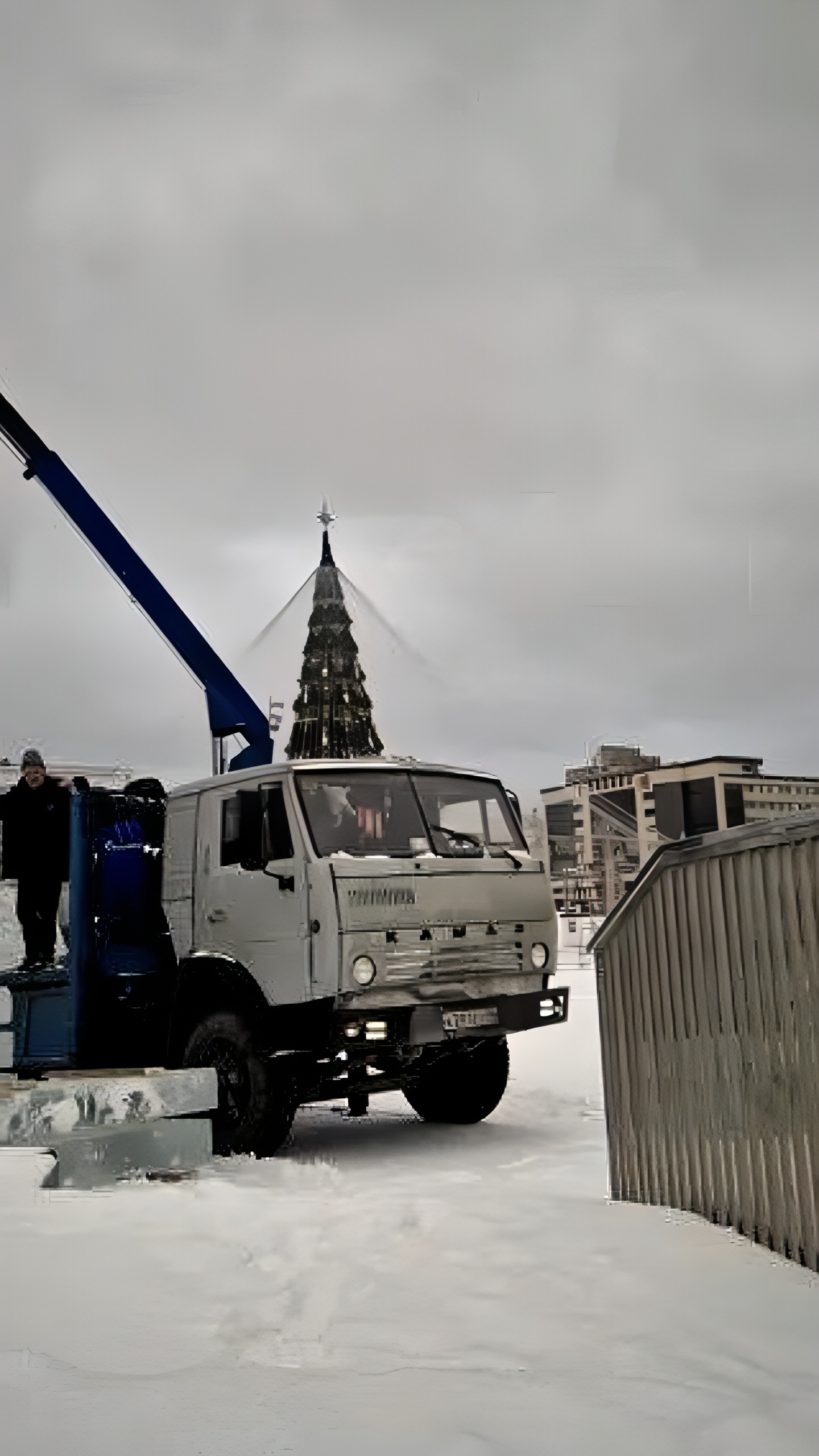 Петропавловск и Пермь готовятся к новогодним праздникам с развлекательными программами и сладкими угощениями