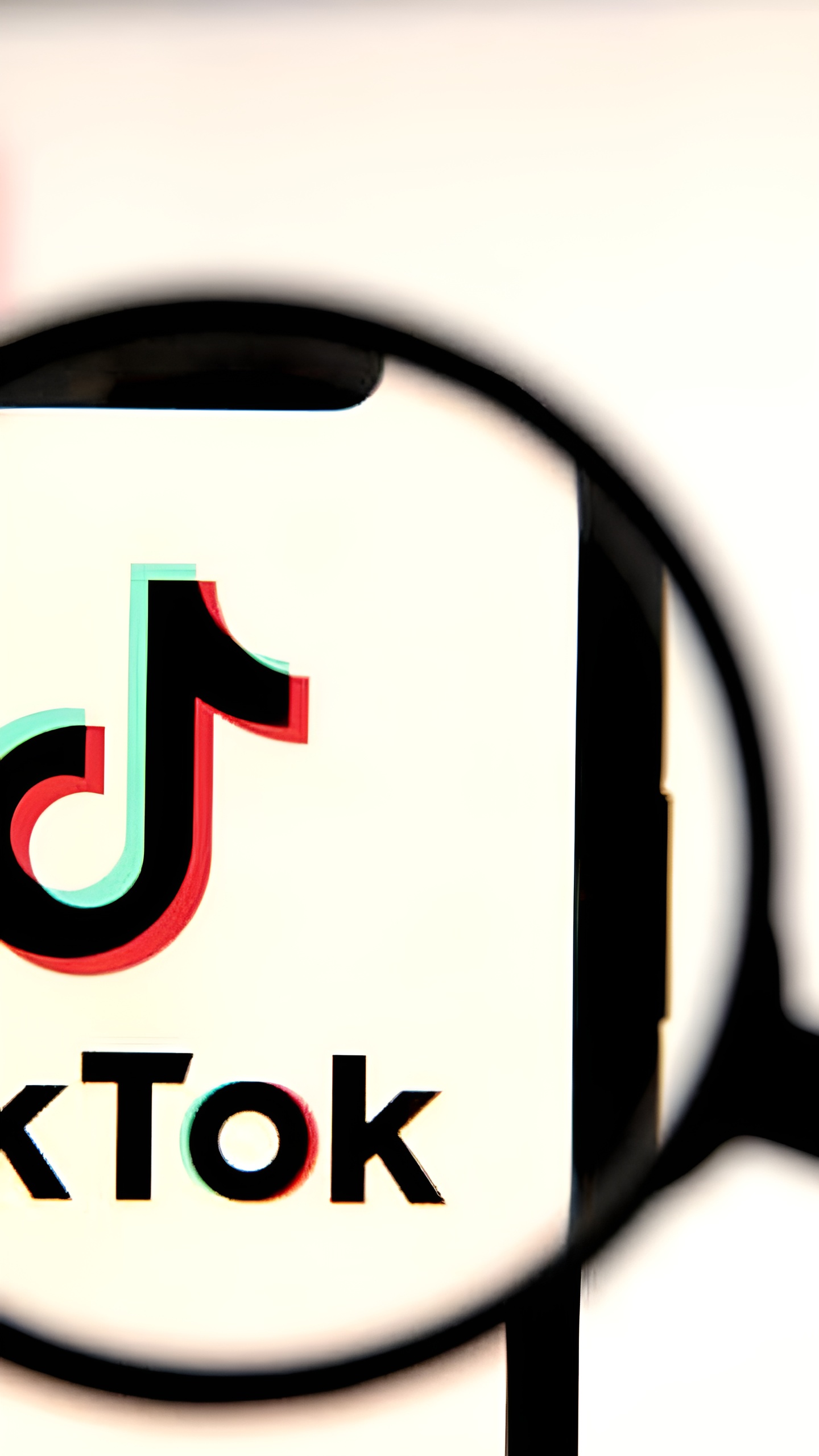 Еврокомиссия инициировала разбирательство против TikTok из-за выборов в Румынии