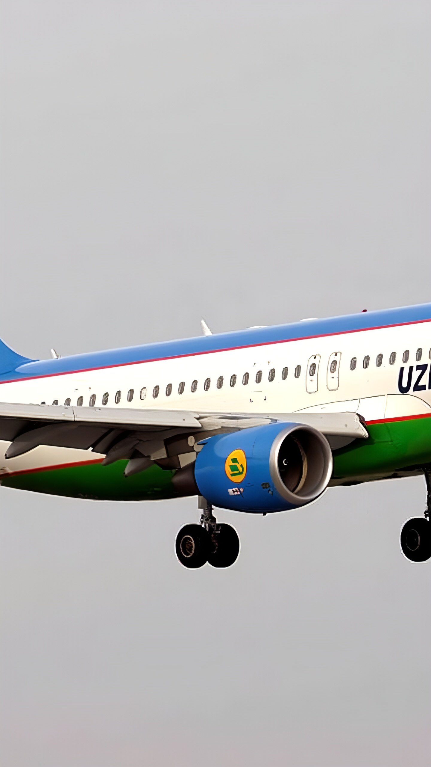 Самолет Uzbekistan Airways успешно приземлился после отказа двигателя