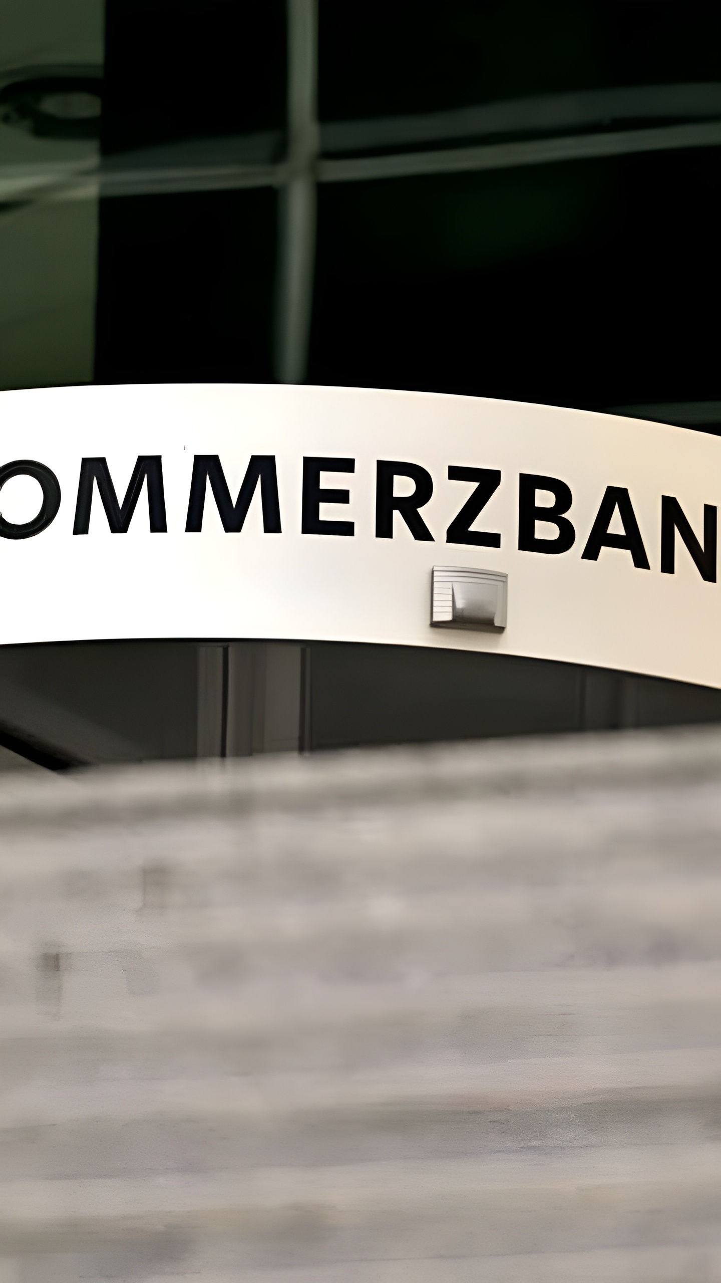 Commerzbank планирует сокращение сотрудников для повышения самостоятельности