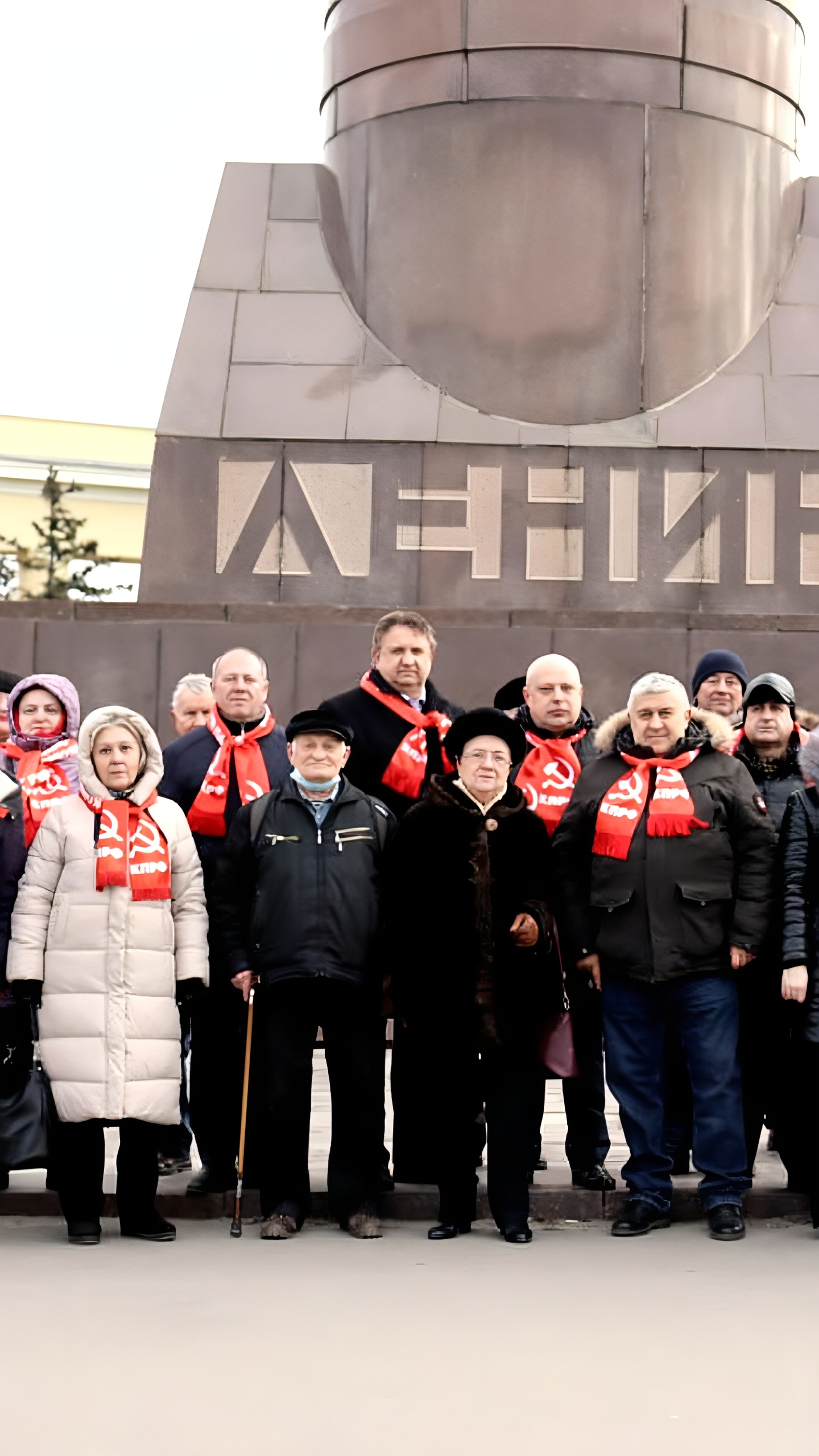 Волгоградские коммунисты почтили память Ленина в день его смерти