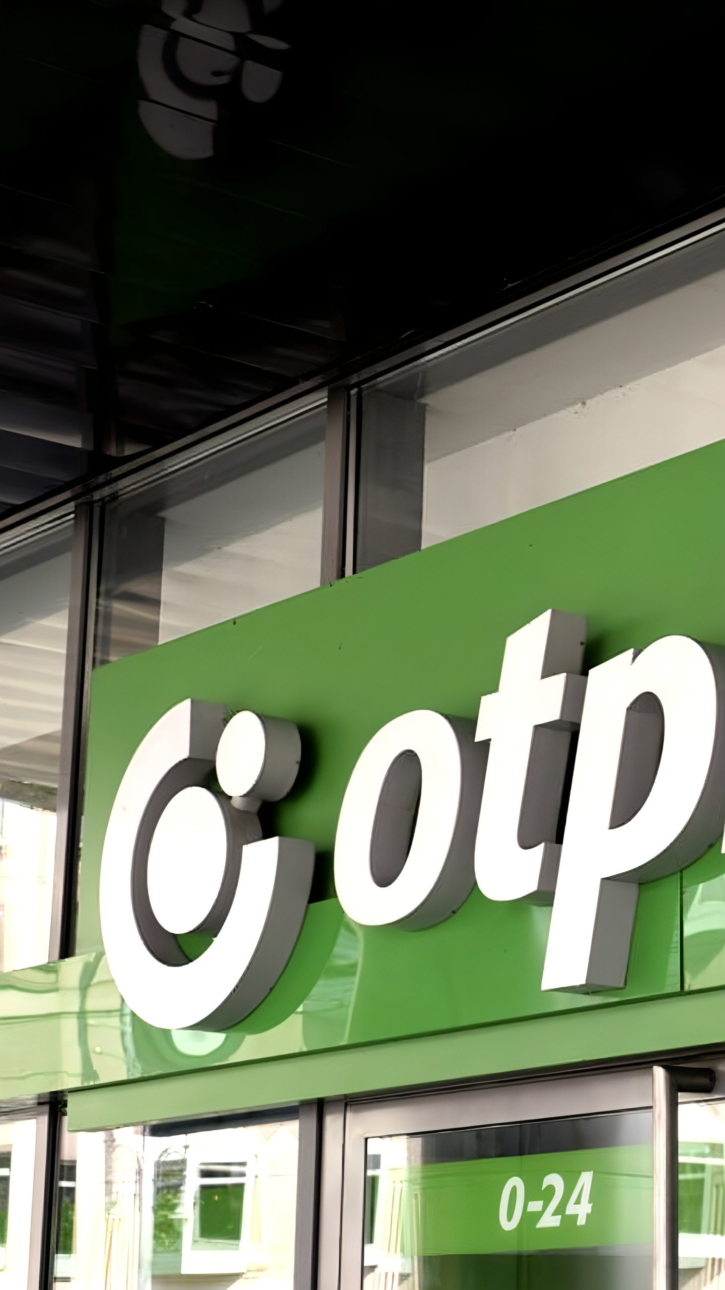 OTP Bank рассматривает возможность изменения своей деятельности в России