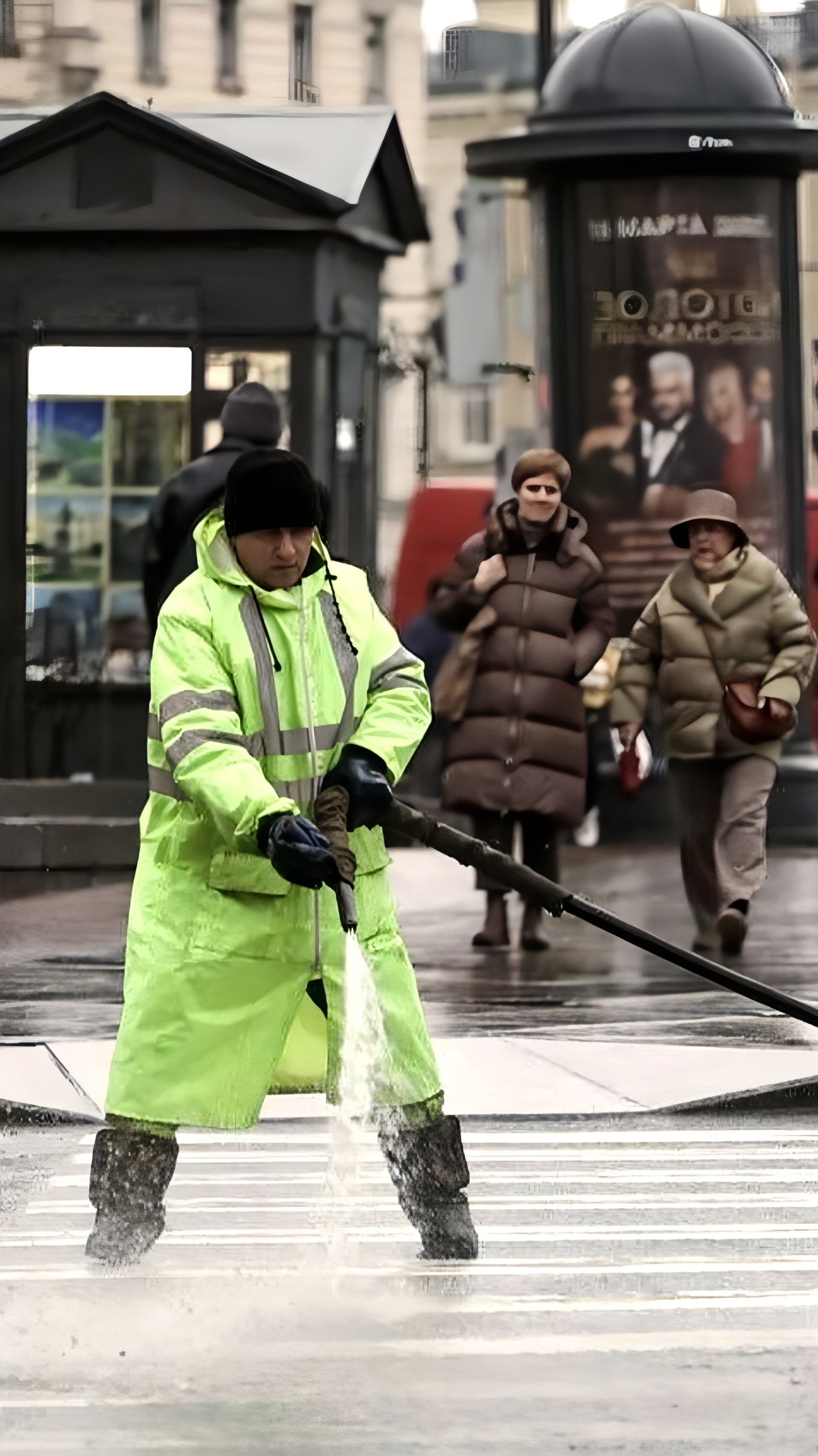 В Петербурге впервые в январе моют улицы из-за теплой погоды