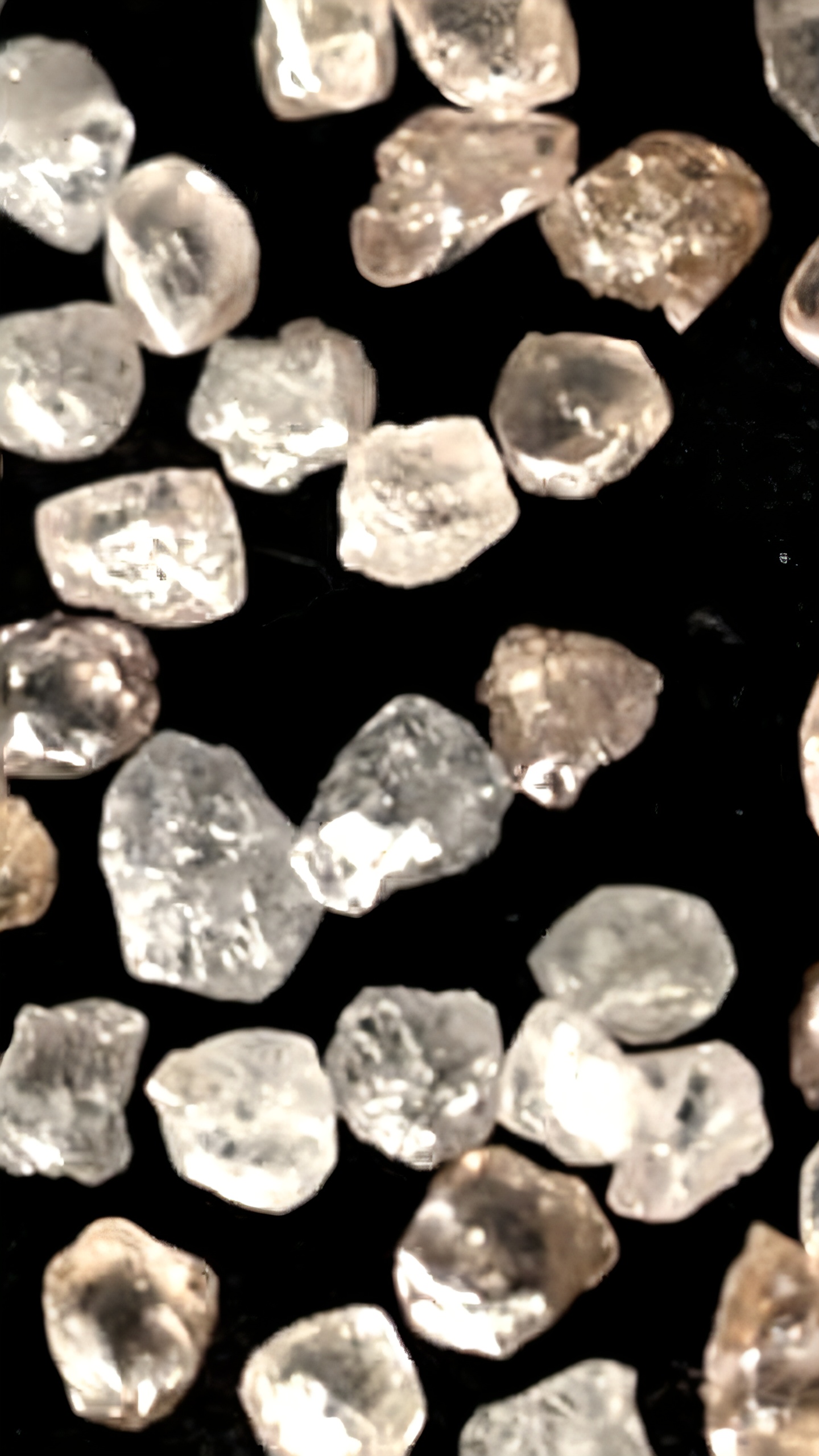 De Beers снижает прогноз добычи алмазов на 2025 год на 30%