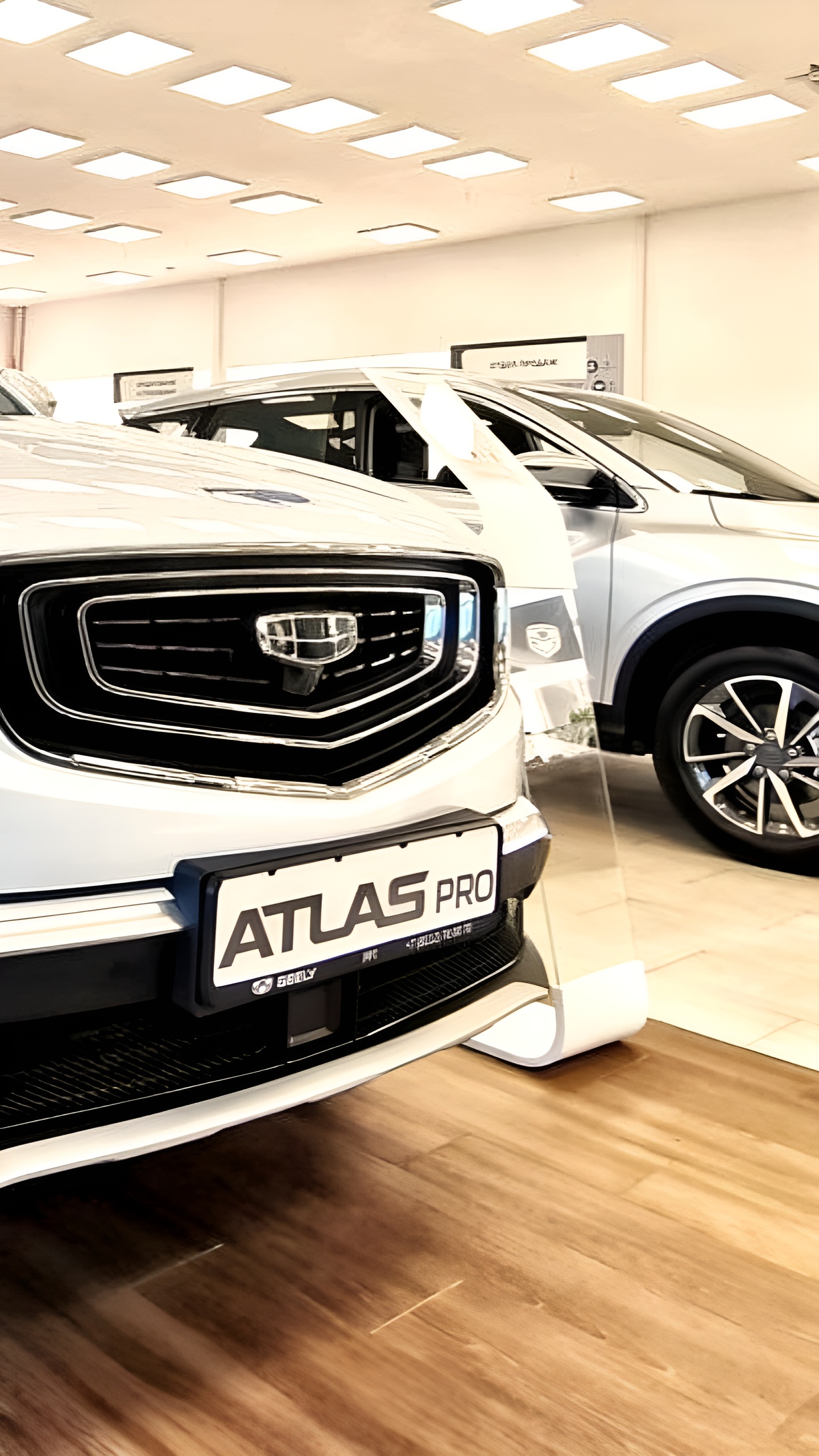 Geely прекращает продажи кроссовера Atlas Pro в России