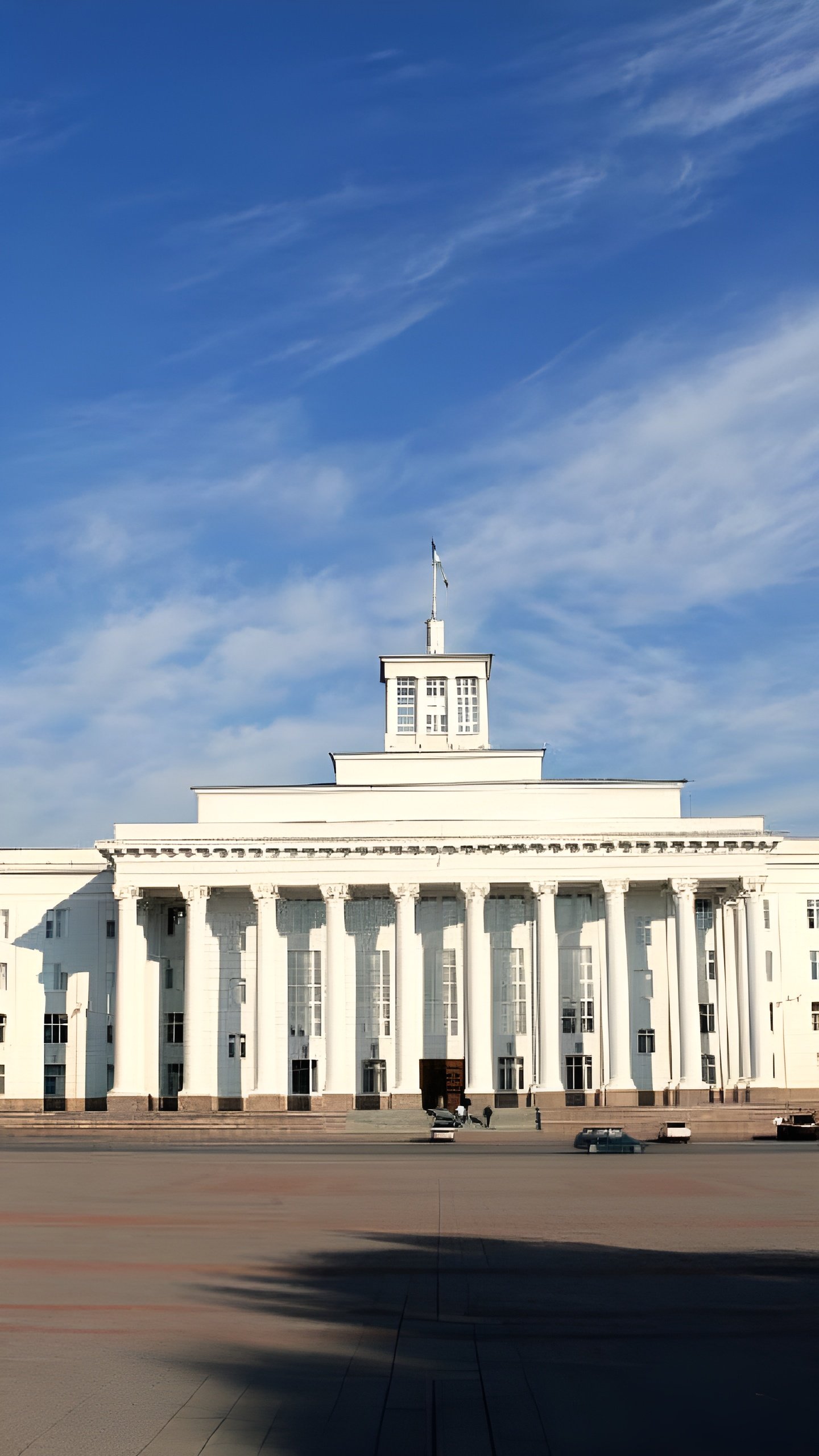 Обновление парков и экскурсионных зон в Салехарде и Саратове к 9 мая