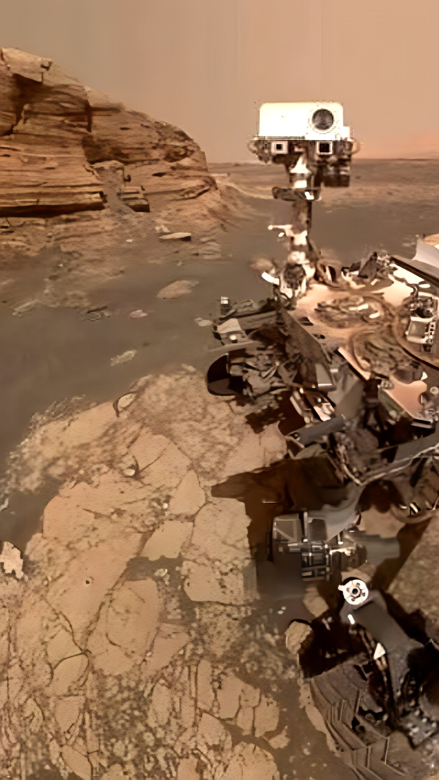 Марсоход Curiosity запечатлел цветные облака на Марсе