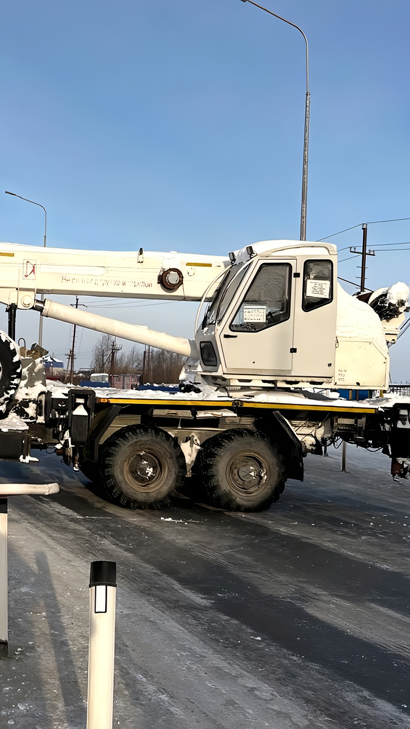 Столкновение локомотива и автокрана в районе Коротчаево: пострадавших нет