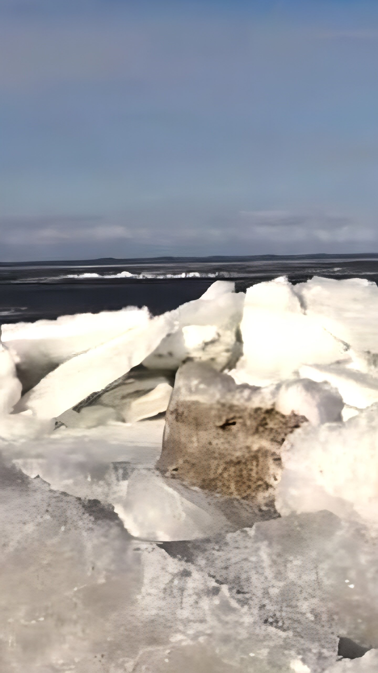 Снегопад и ледяной шторм парализовали побережье Черного моря